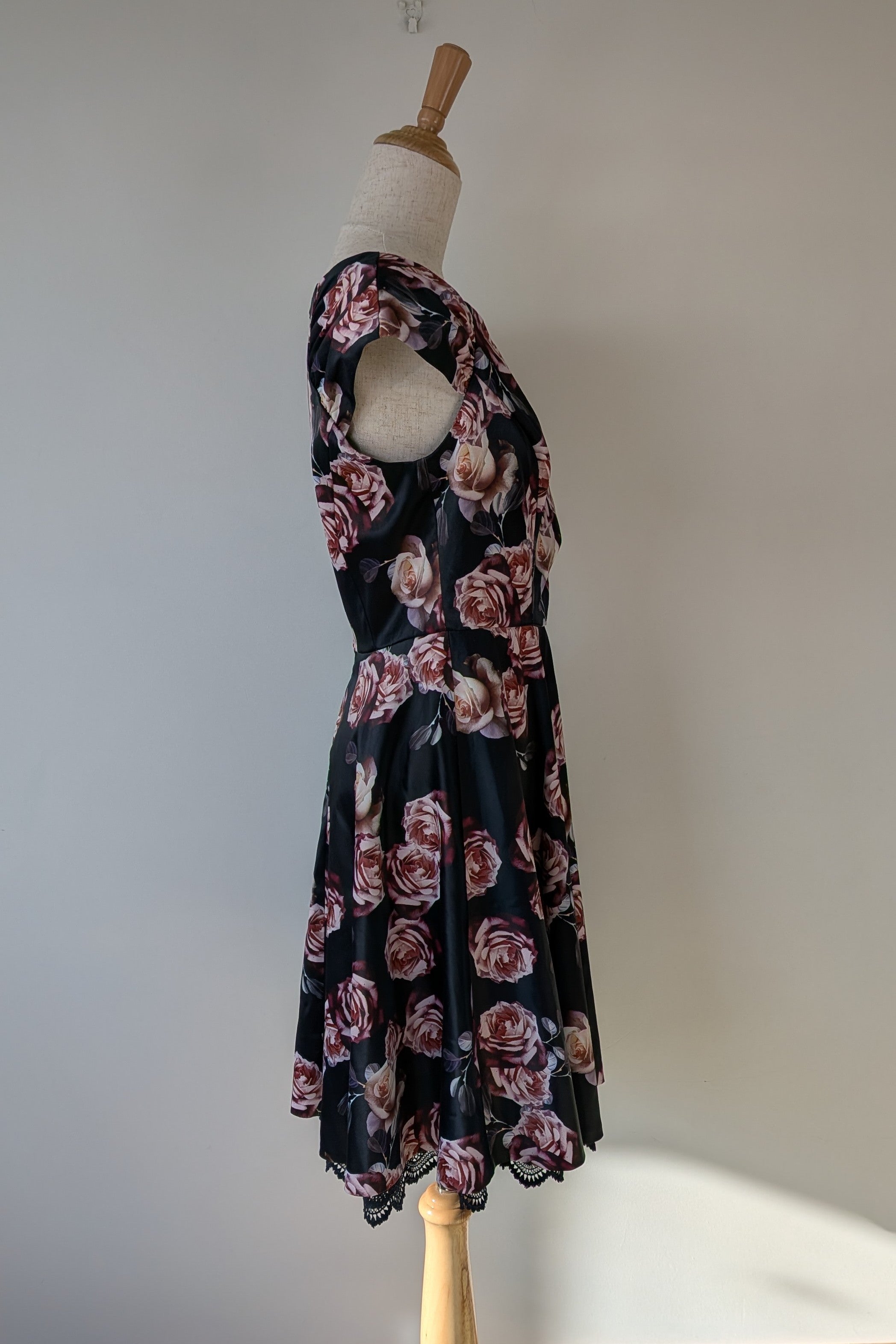 Review Midnight Dahlia Dress in Navy Size 10