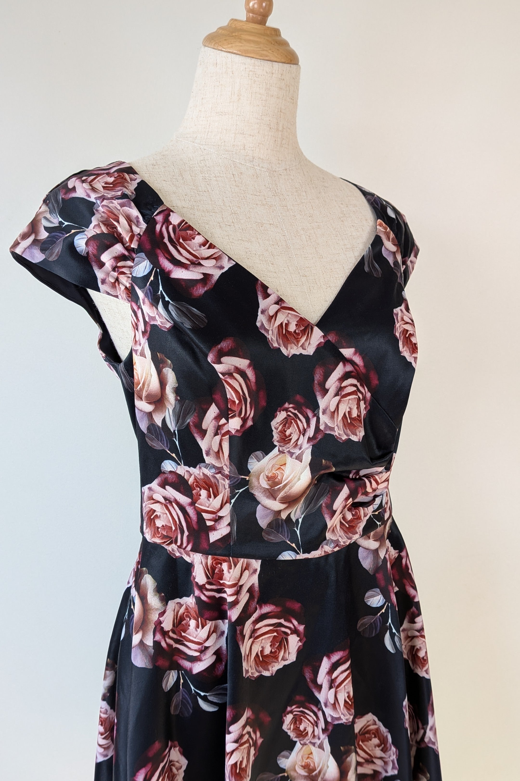 Review Midnight Dahlia Dress in Navy Size 10