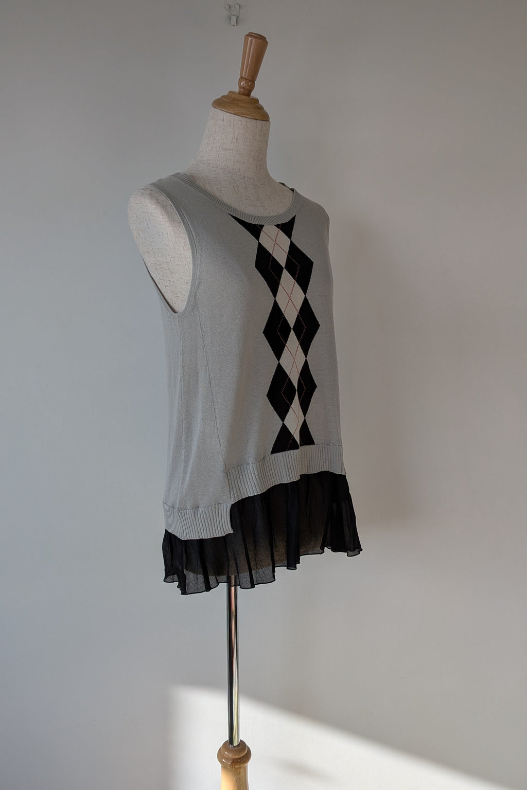 Cue Argyle Knit Sleeveless Top with Ruffle Peplum Hem Size M