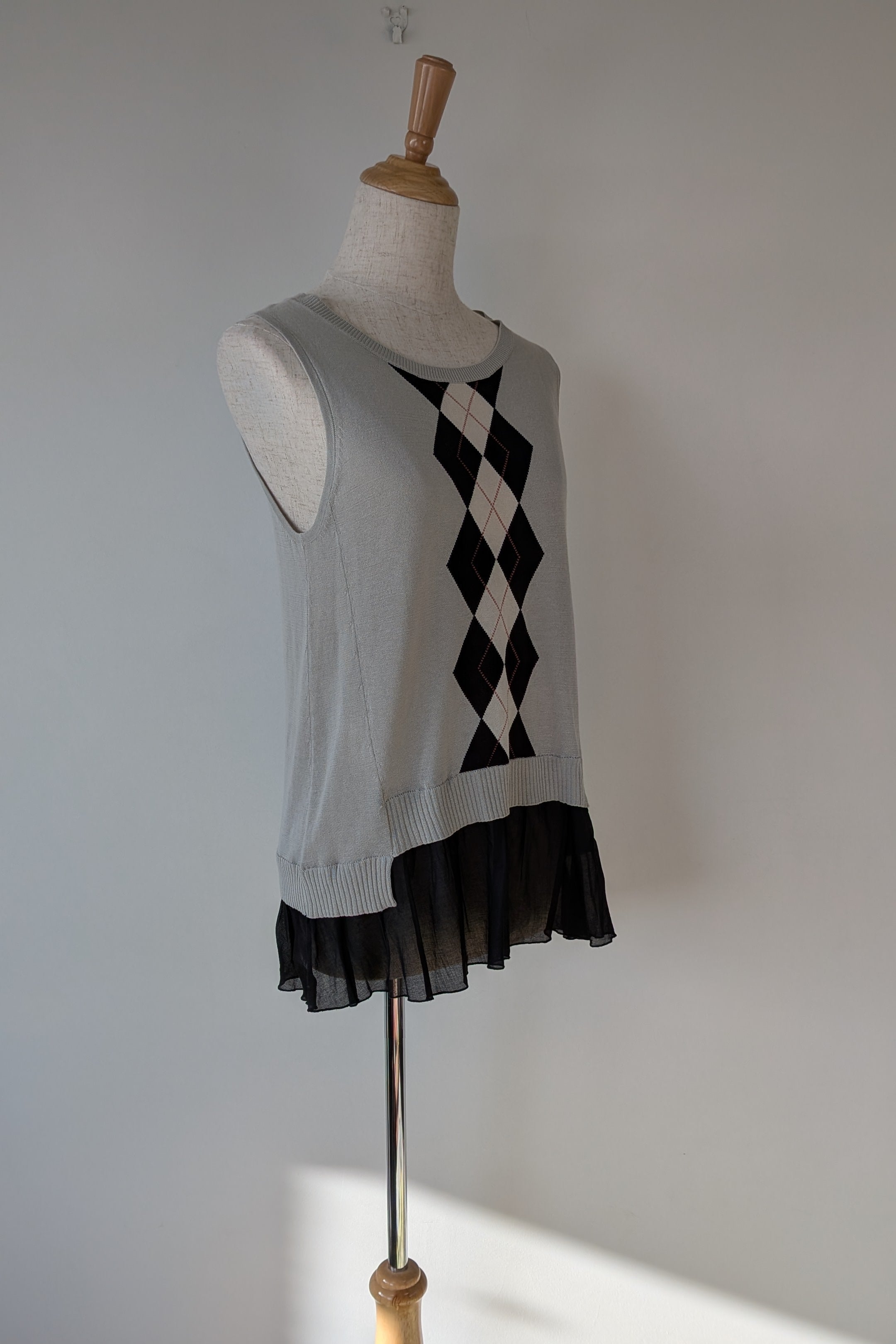Cue Argyle Knit Sleeveless Top with Ruffle Peplum Hem Size M