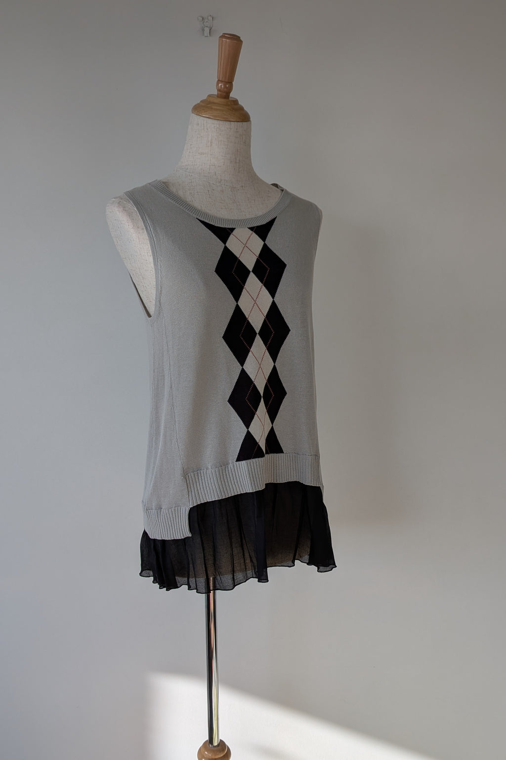 Cue Argyle Knit Sleeveless Top with Ruffle Peplum Hem Size M