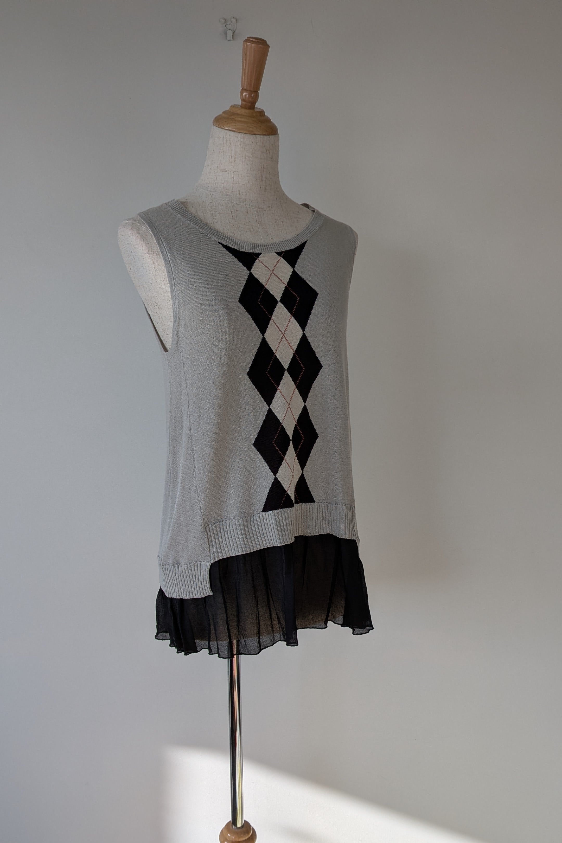 Cue Argyle Knit Sleeveless Top with Ruffle Peplum Hem Size M