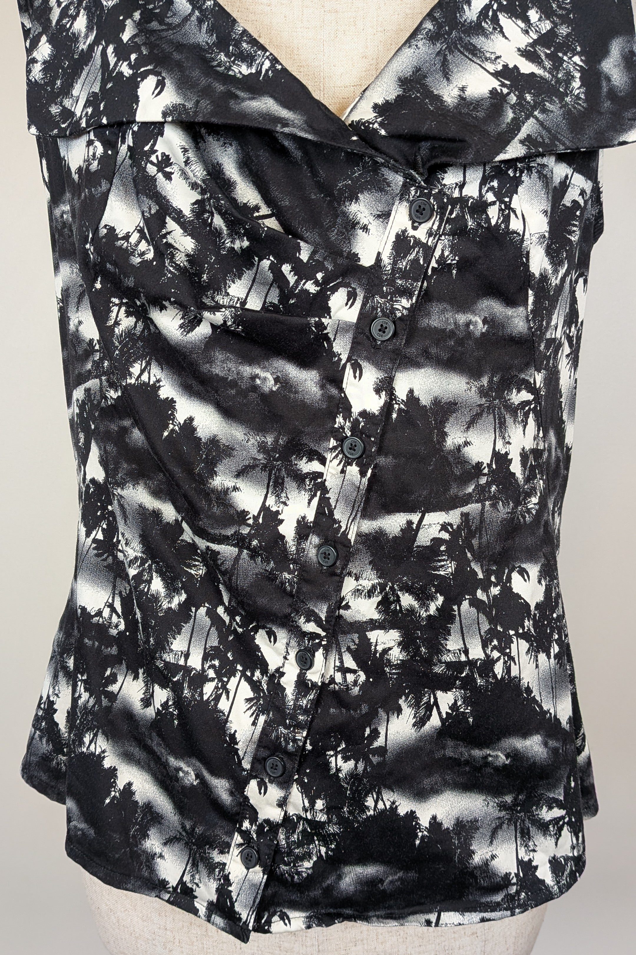Cue Monochrome Tropical Print Sleeveless Shirt Size 12