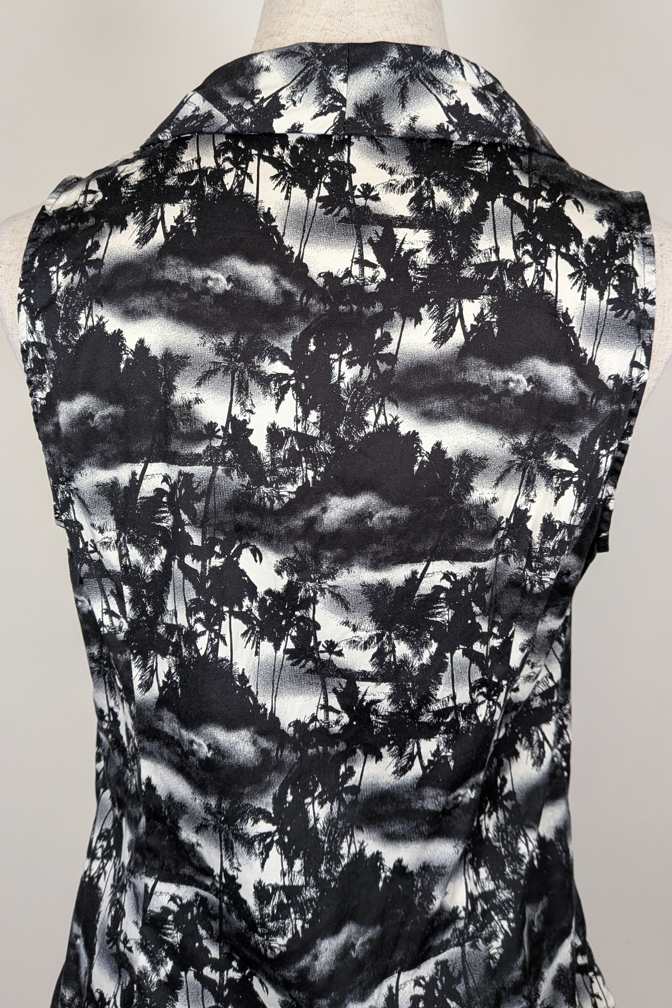 Cue Monochrome Tropical Print Sleeveless Shirt Size 12