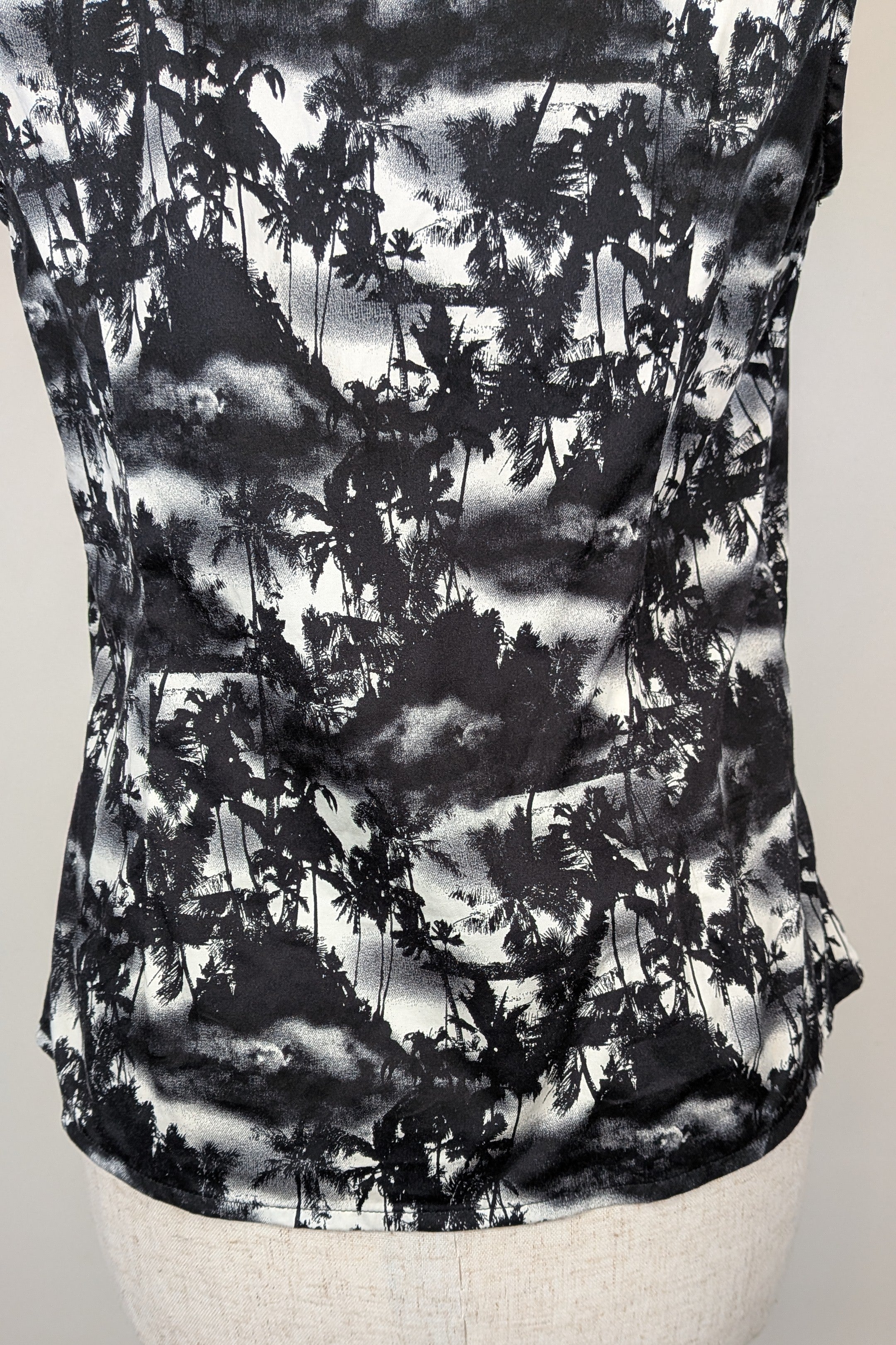 Cue Monochrome Tropical Print Sleeveless Shirt Size 12