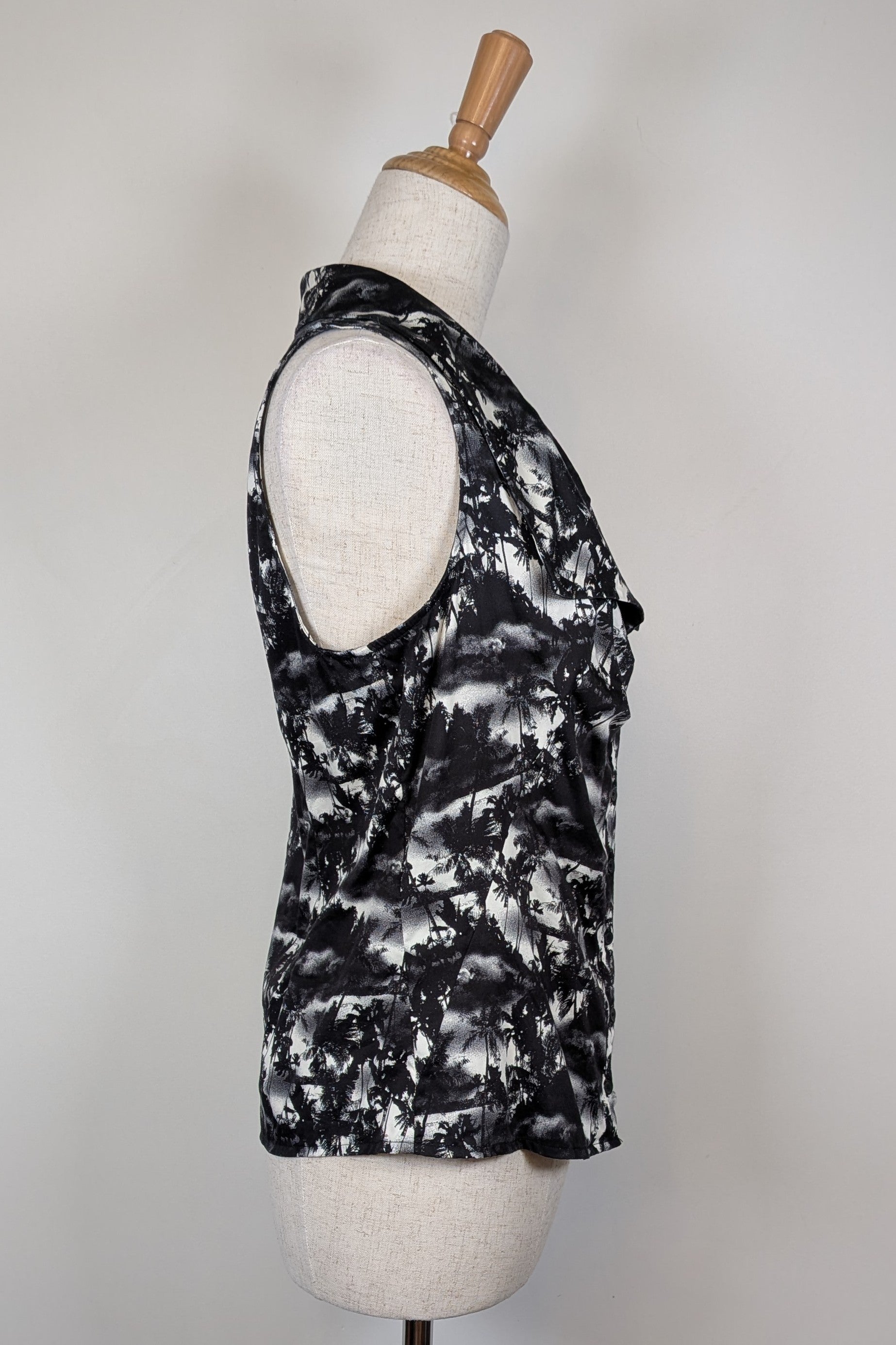Cue Monochrome Tropical Print Sleeveless Shirt Size 12