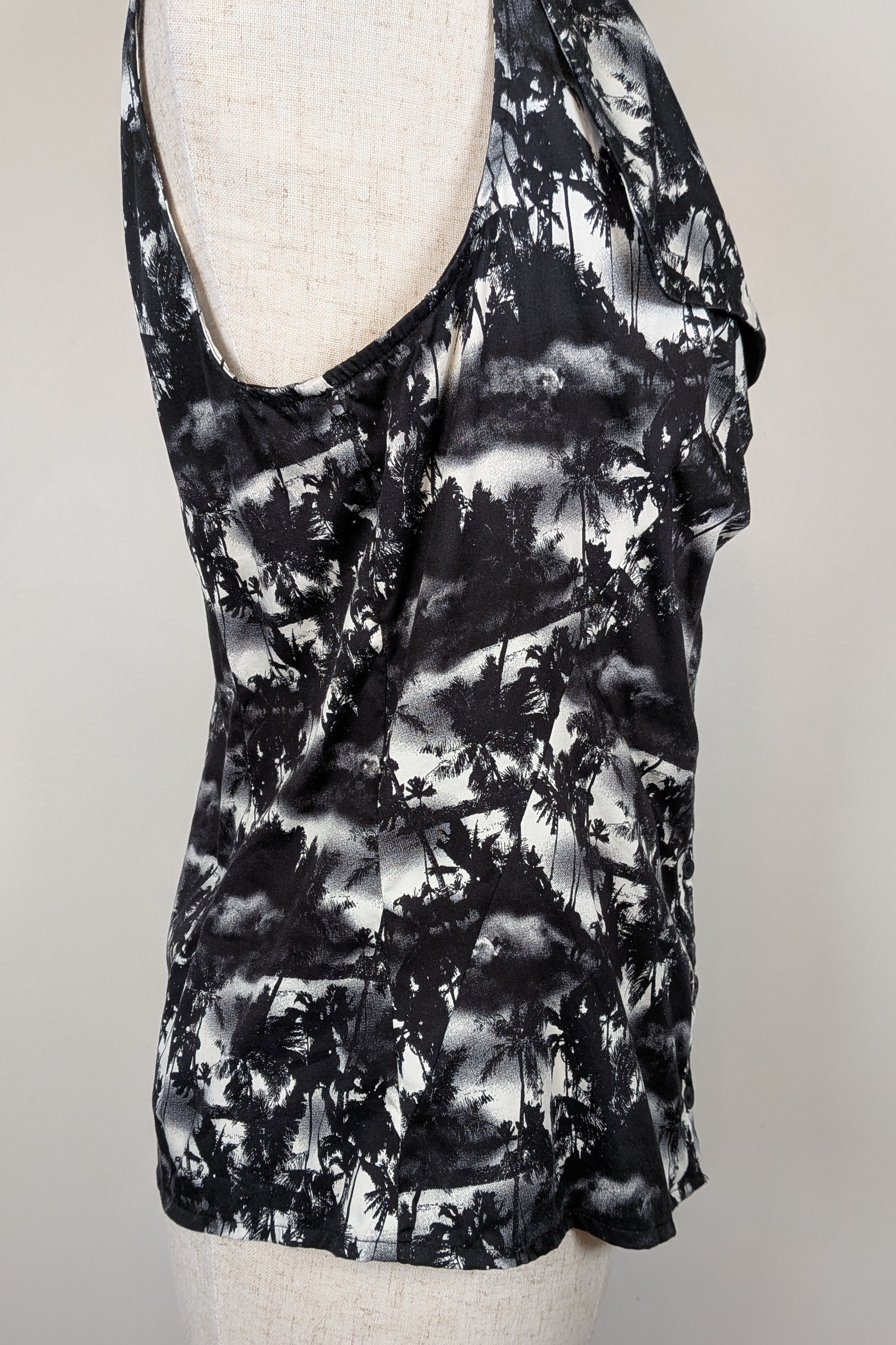 Cue Monochrome Tropical Print Sleeveless Shirt Size 12