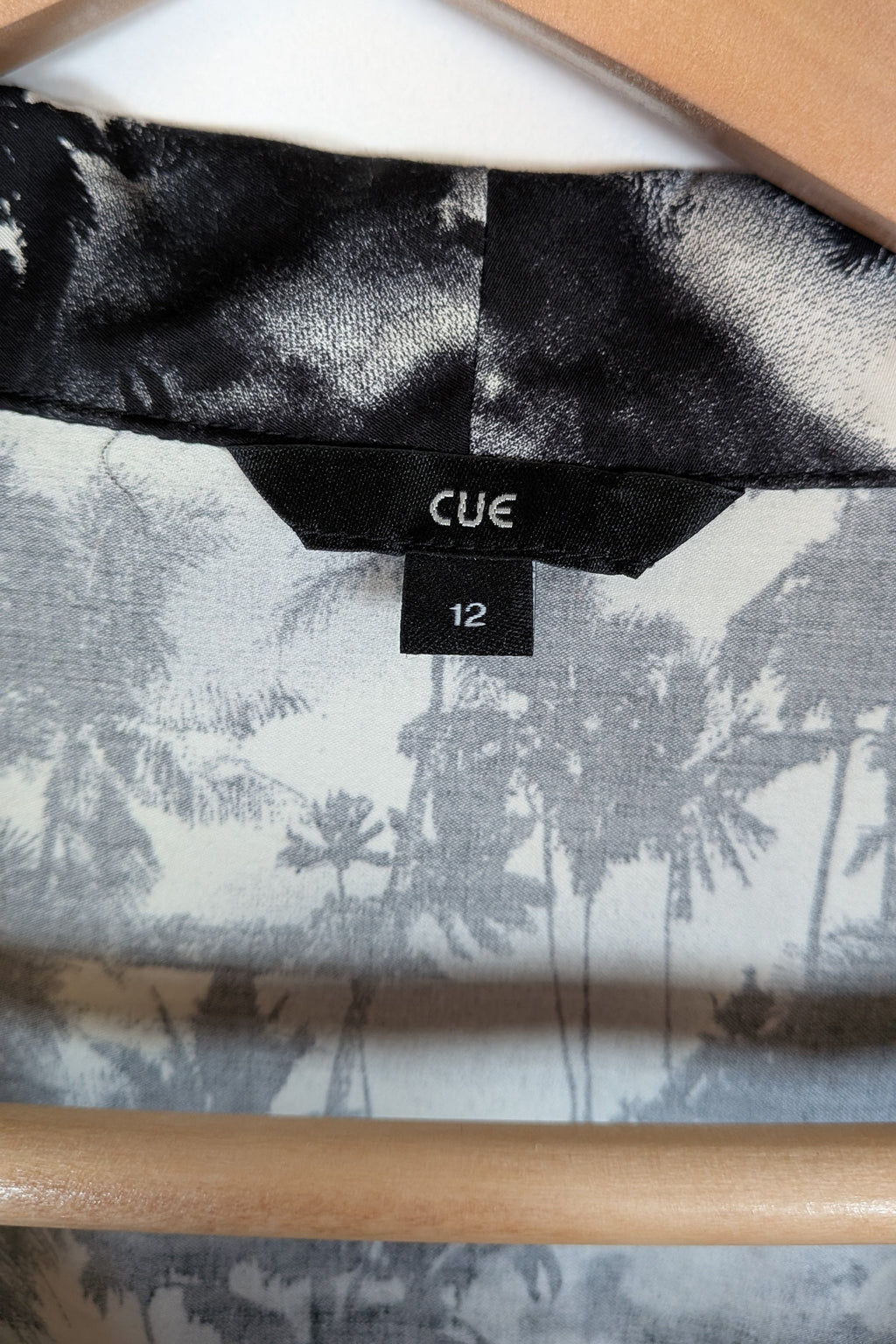 Cue Monochrome Tropical Print Sleeveless Shirt Size 12