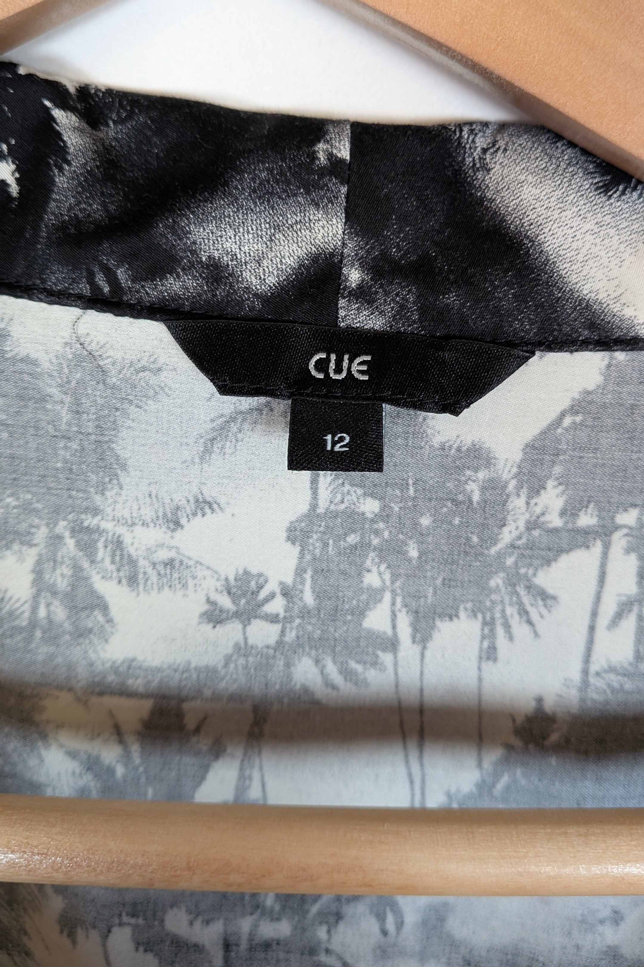 Cue Monochrome Tropical Print Sleeveless Shirt Size 12