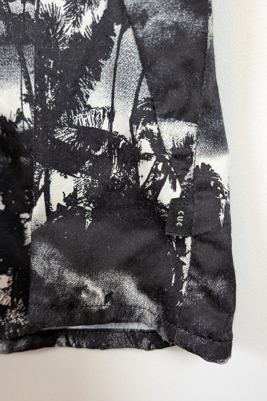 Cue Monochrome Tropical Print Sleeveless Shirt Size 12