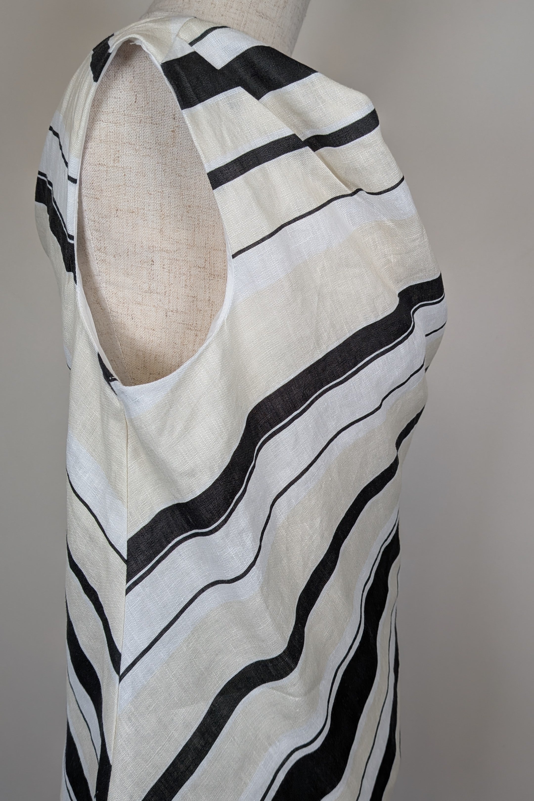 AERE Zali Off Shoulder Top in Shiloh Stripe Size 12 BNWT RRP $90