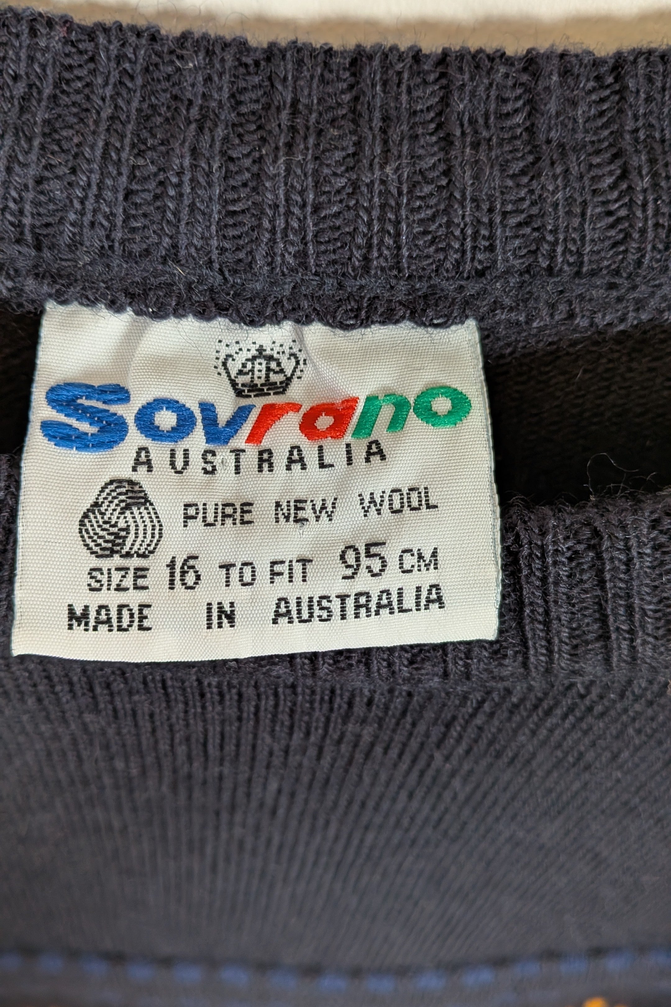 Vintage 90s Sovrano Australia 3D Cable Knit Pure New Wool Jumper Size L