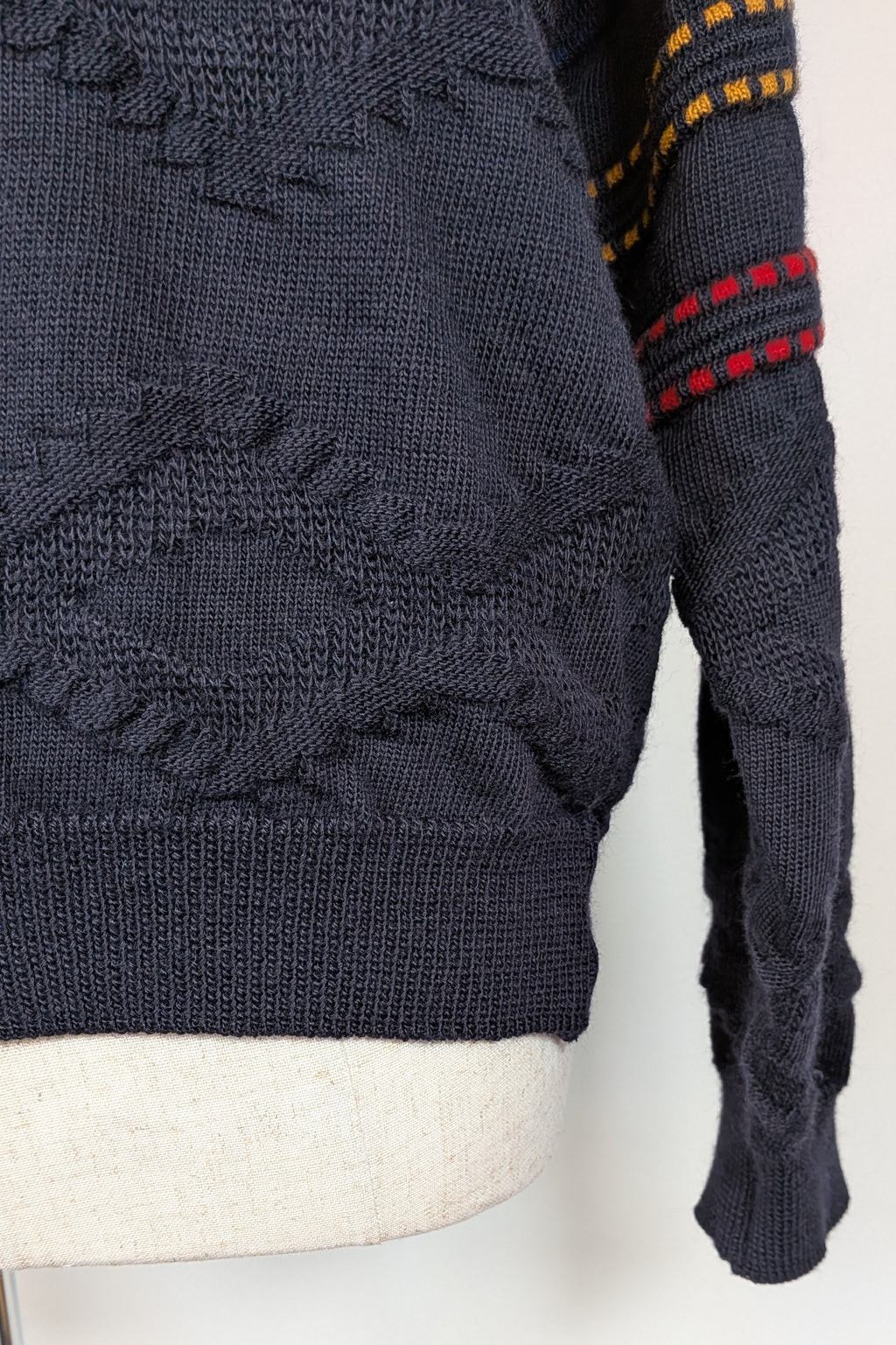 Vintage 90s Sovrano Australia 3D Cable Knit Pure New Wool Jumper Size L