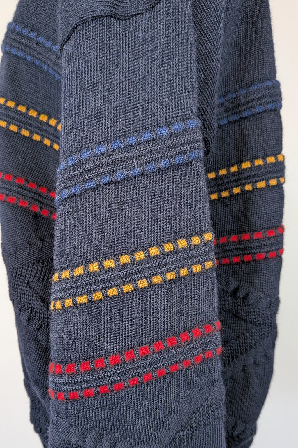 Vintage 90s Sovrano Australia 3D Cable Knit Pure New Wool Jumper Size L