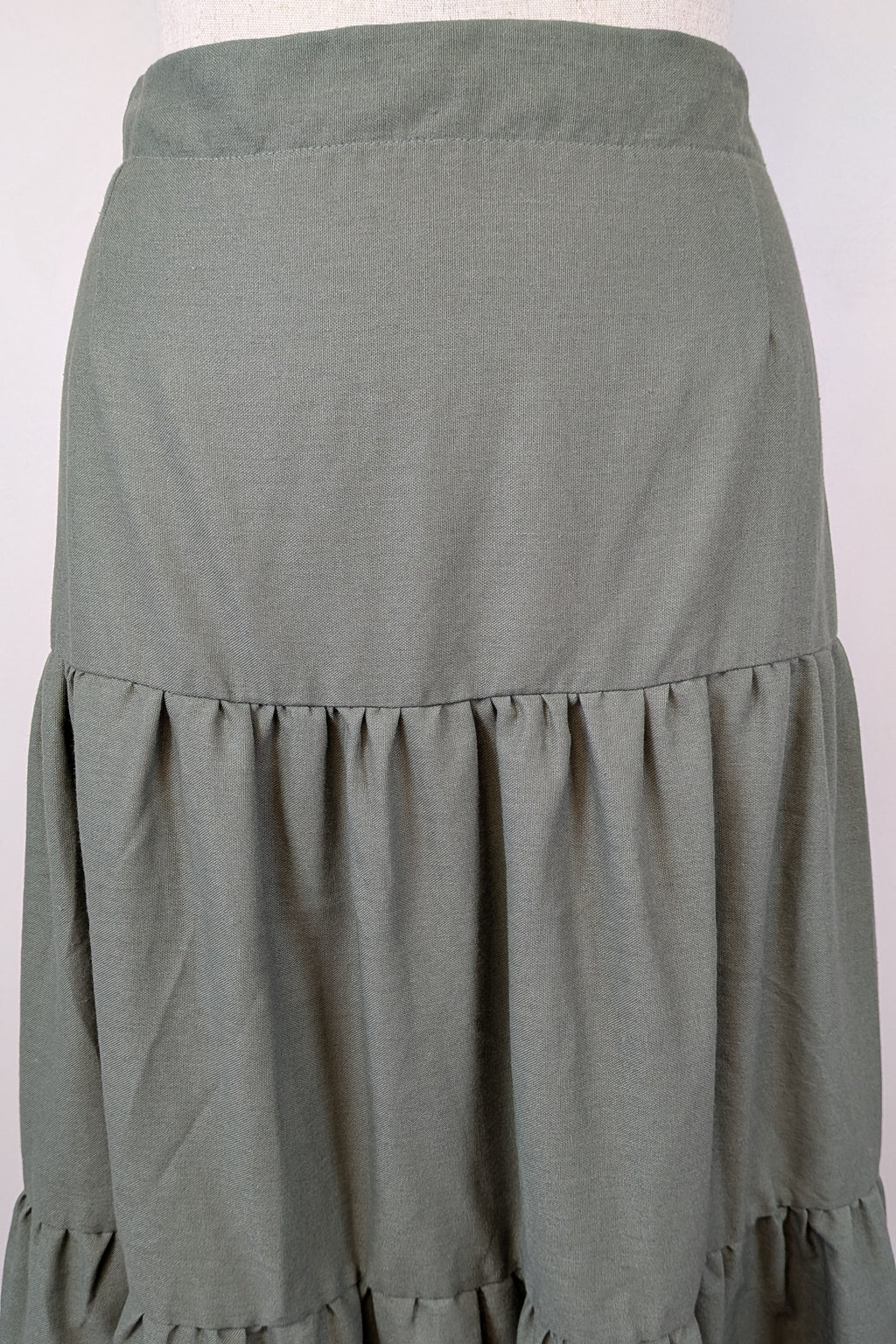 Liz Jordan Designer Collection Tiered Linen Skirt in Dusty Olive Size 18 BNWT RRP $129.99
