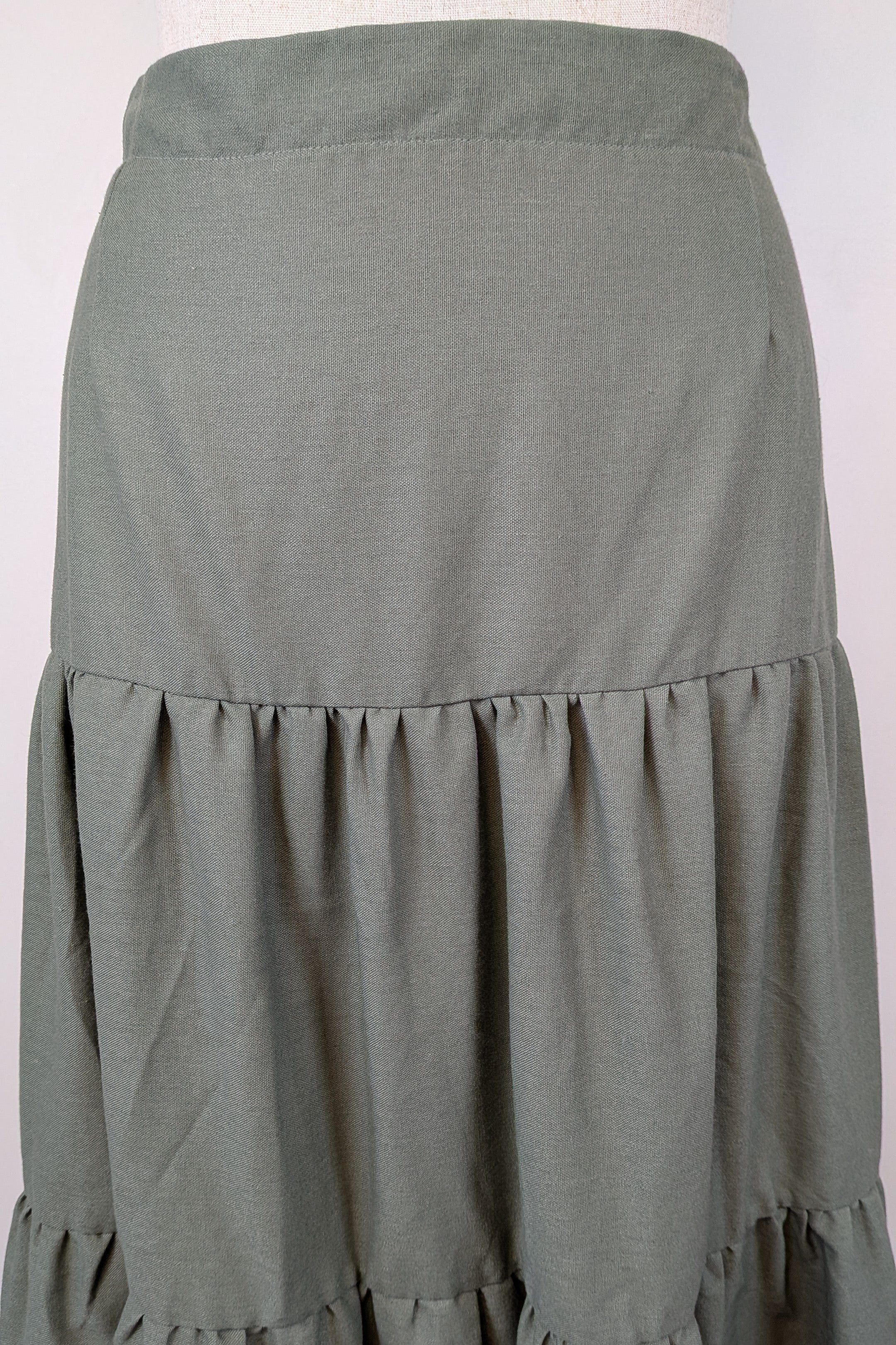 Liz Jordan Designer Collection Tiered Linen Skirt in Dusty Olive Size 18 BNWT RRP $129.99