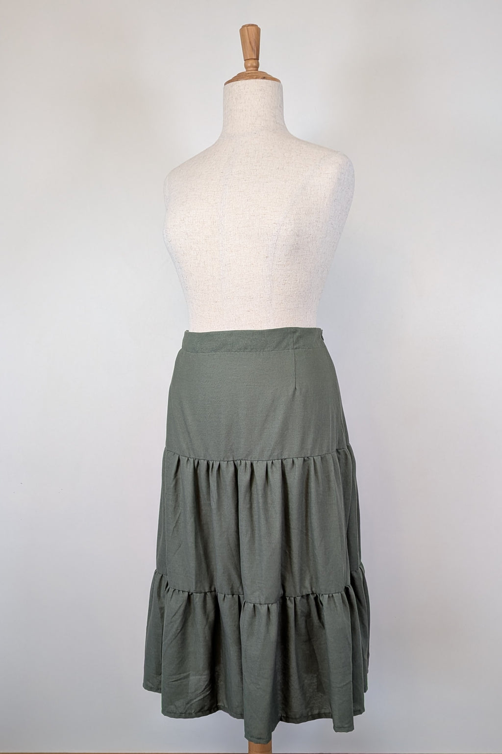 Liz Jordan Designer Collection Tiered Linen Skirt in Dusty Olive Size 18 BNWT RRP $129.99