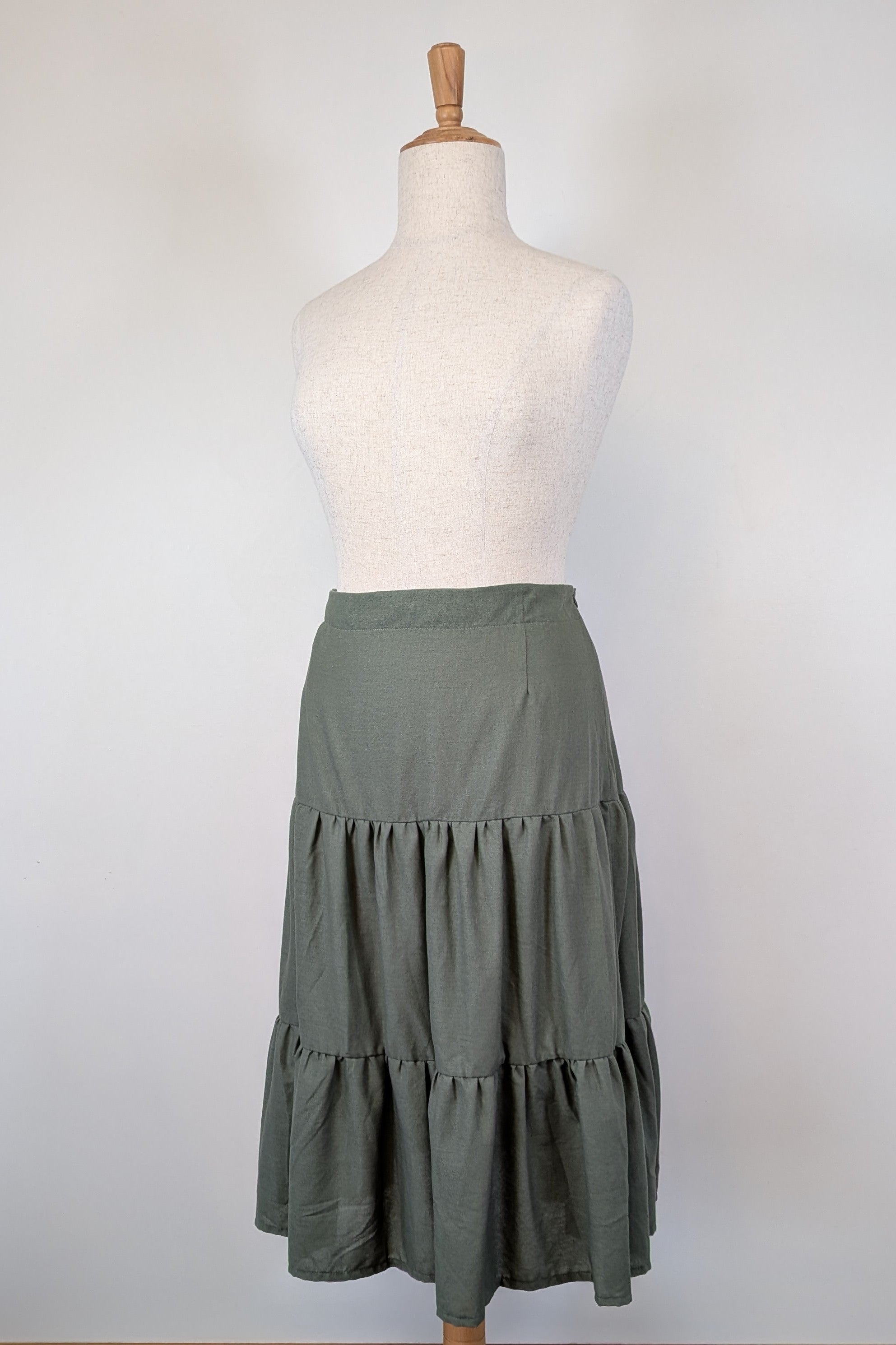 Liz Jordan Designer Collection Tiered Linen Skirt in Dusty Olive Size 18 BNWT RRP $129.99