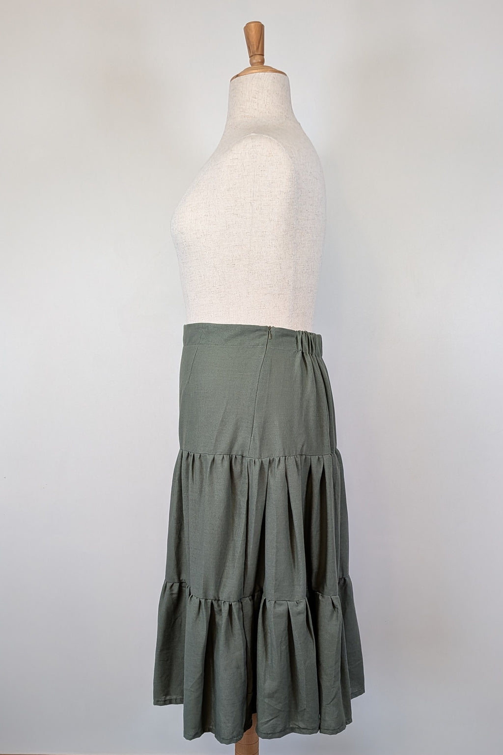 Liz Jordan Designer Collection Tiered Linen Skirt in Dusty Olive Size 18 BNWT RRP $129.99