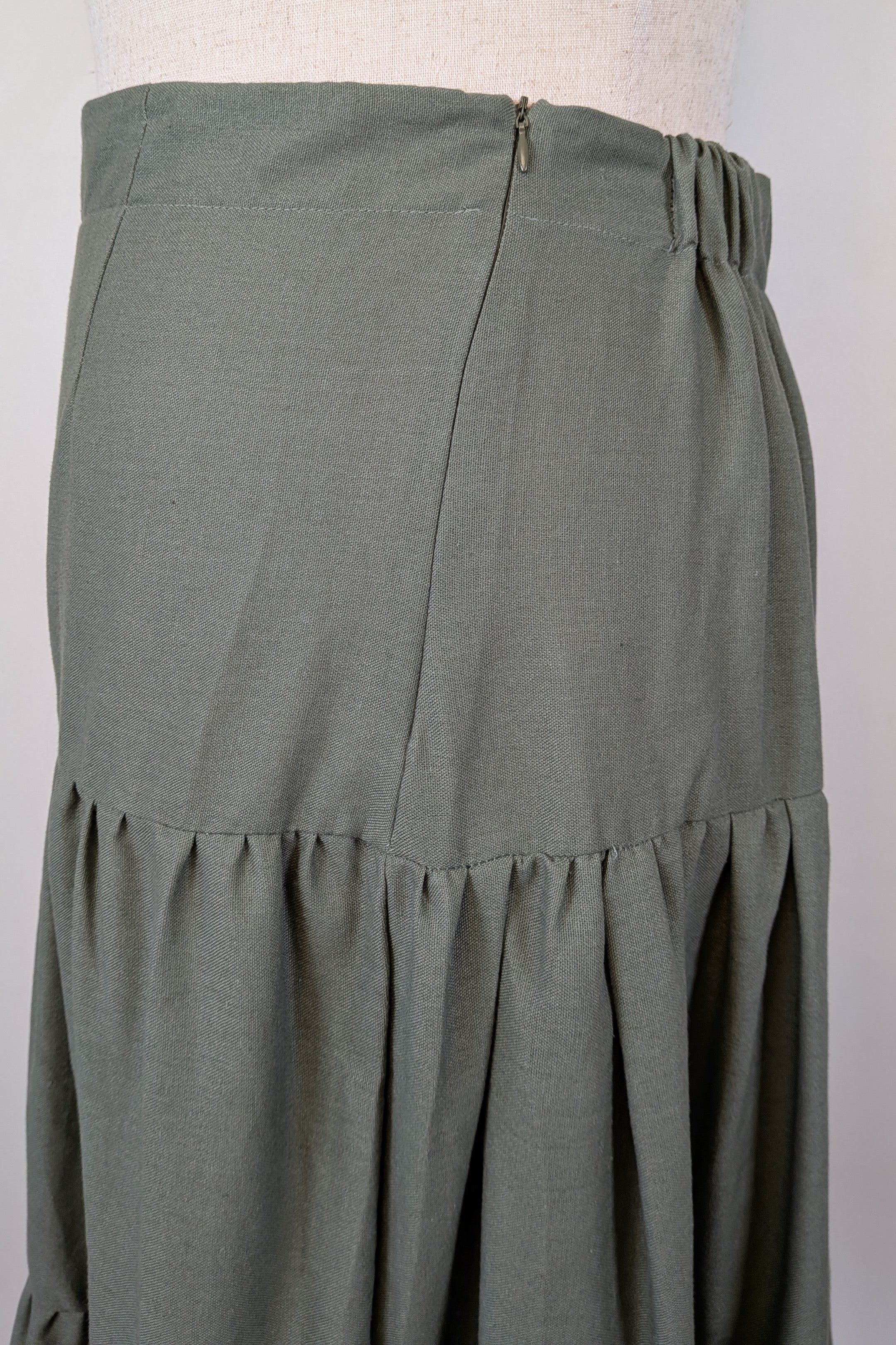 Liz Jordan Designer Collection Tiered Linen Skirt in Dusty Olive Size 18 BNWT RRP $129.99