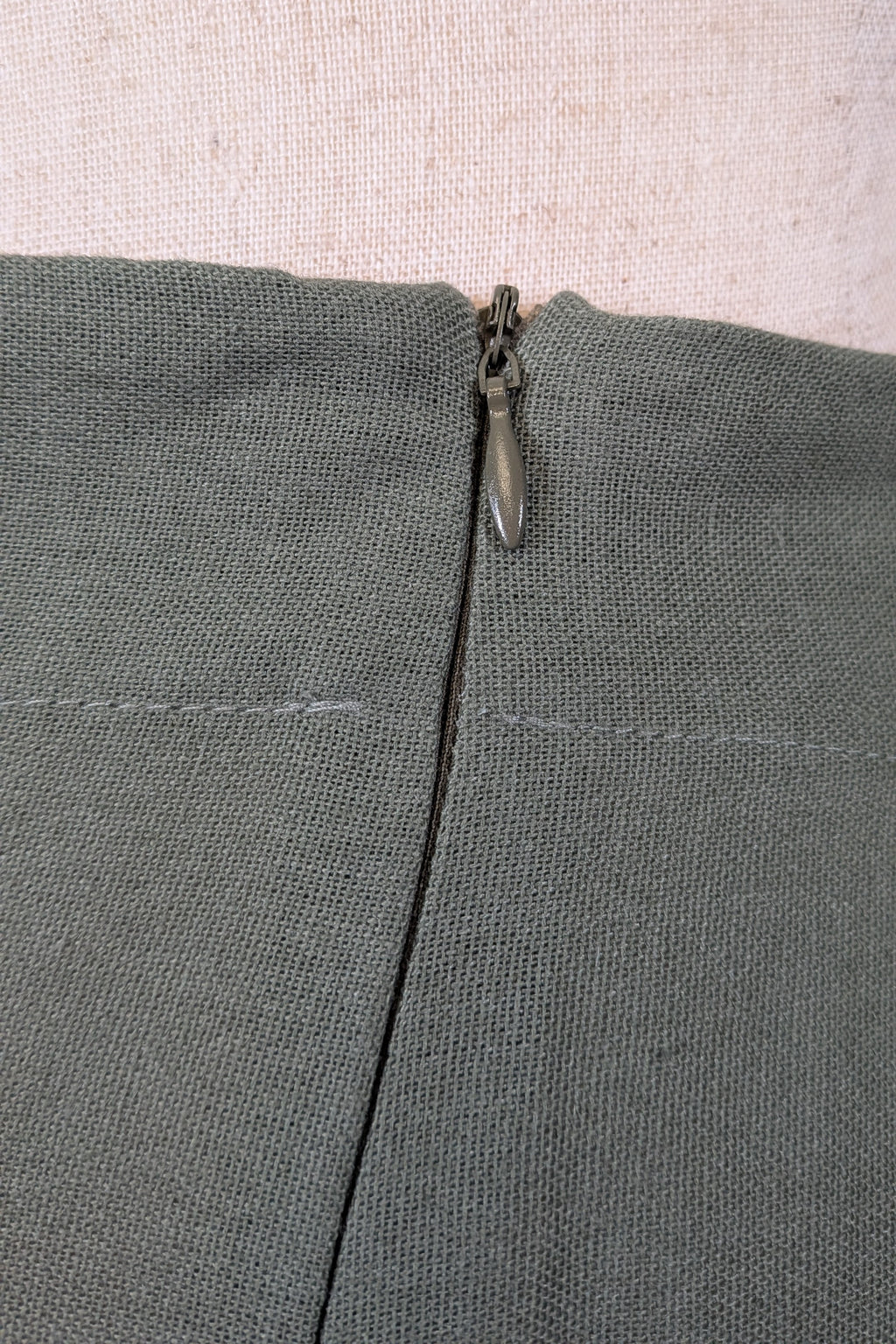 Liz Jordan Designer Collection Tiered Linen Skirt in Dusty Olive Size 18 BNWT RRP $129.99