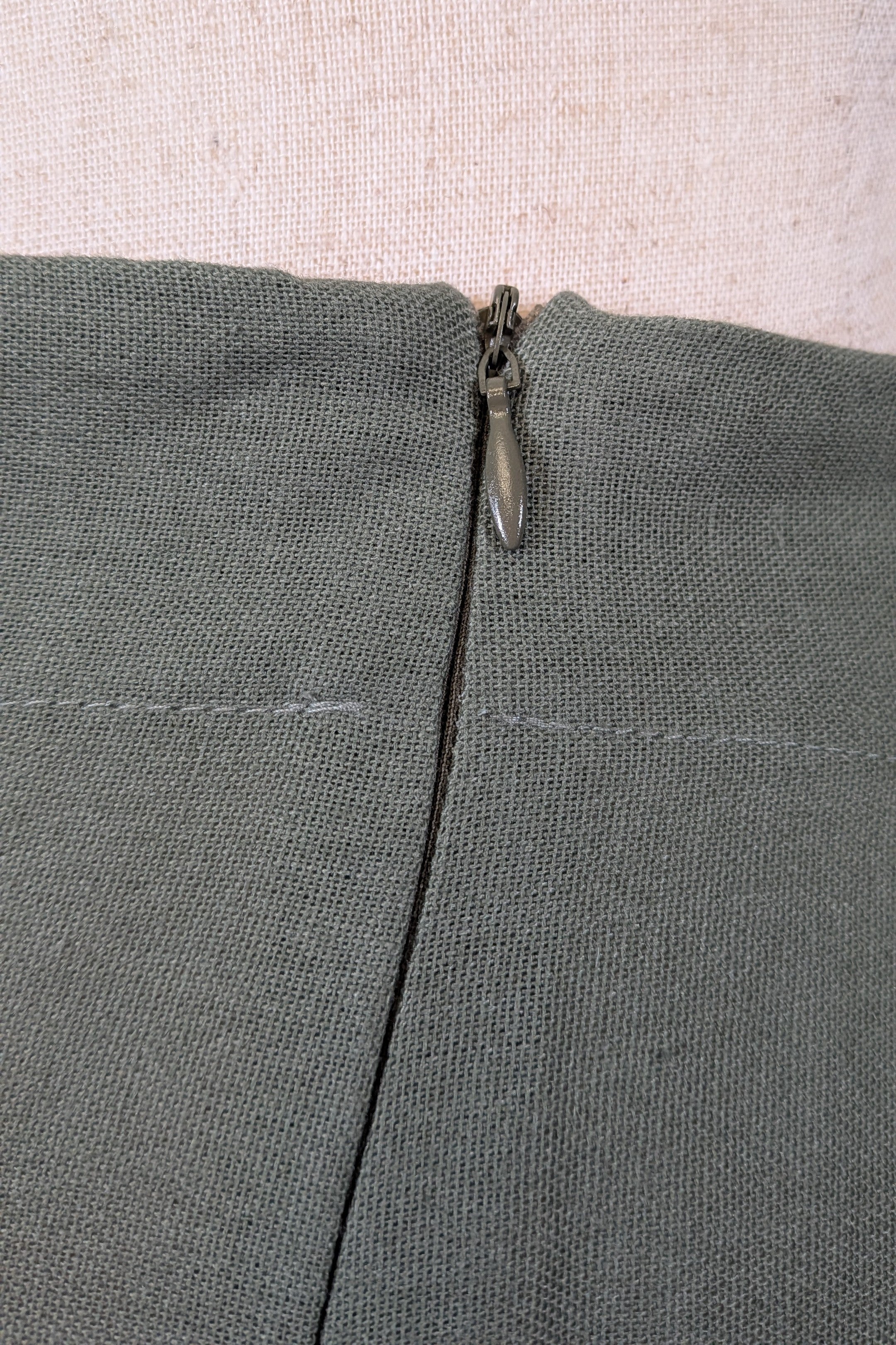 Liz Jordan Designer Collection Tiered Linen Skirt in Dusty Olive Size 18 BNWT RRP $129.99