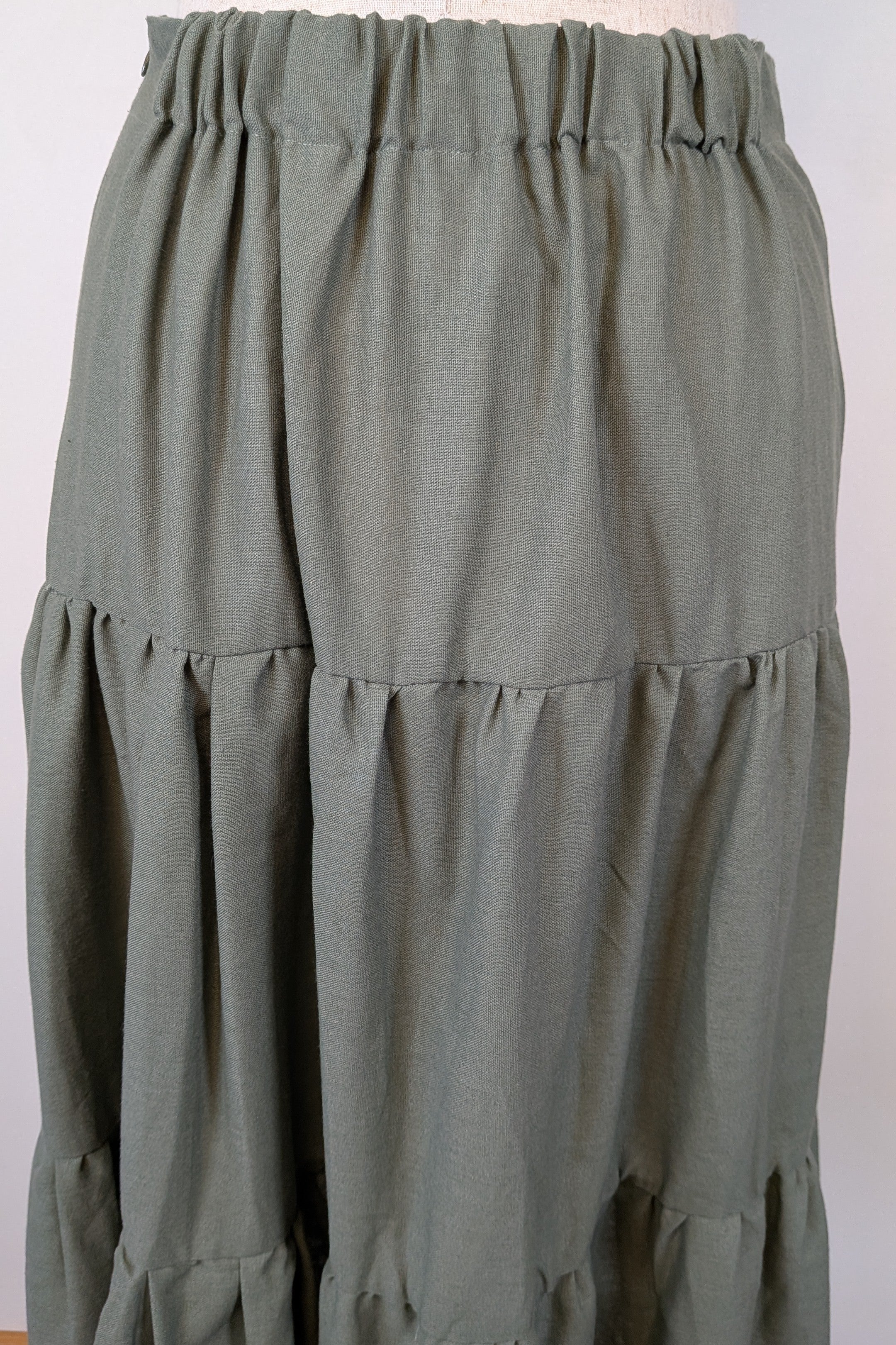 Liz Jordan Designer Collection Tiered Linen Skirt in Dusty Olive Size 18 BNWT RRP $129.99