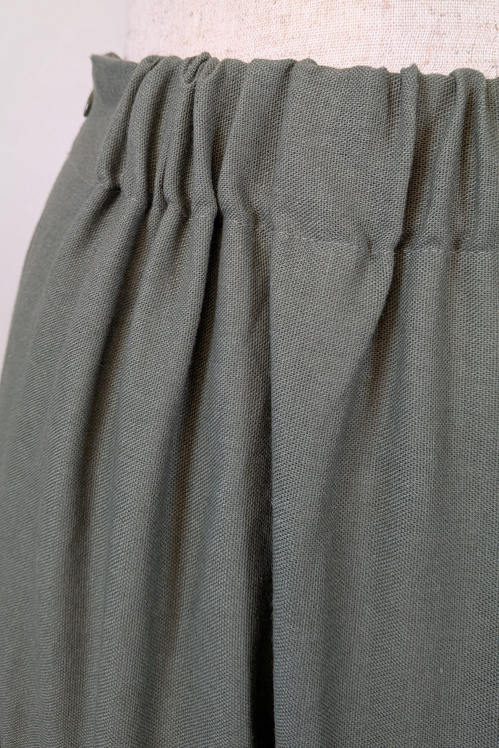 Liz Jordan Designer Collection Tiered Linen Skirt in Dusty Olive Size 18 BNWT RRP $129.99