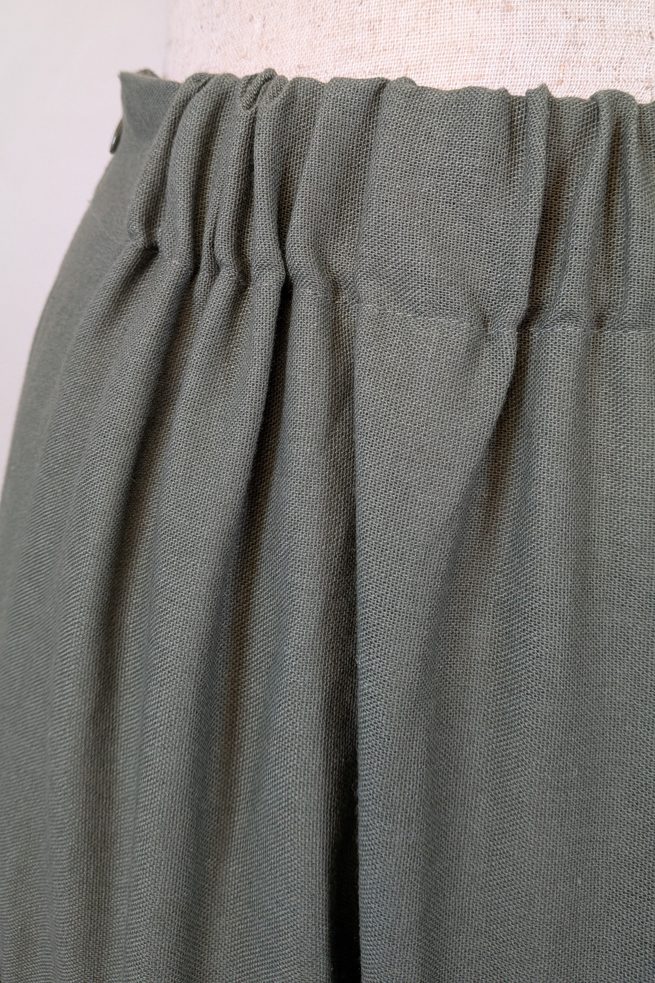 Liz Jordan Designer Collection Tiered Linen Skirt in Dusty Olive Size 18 BNWT RRP $129.99
