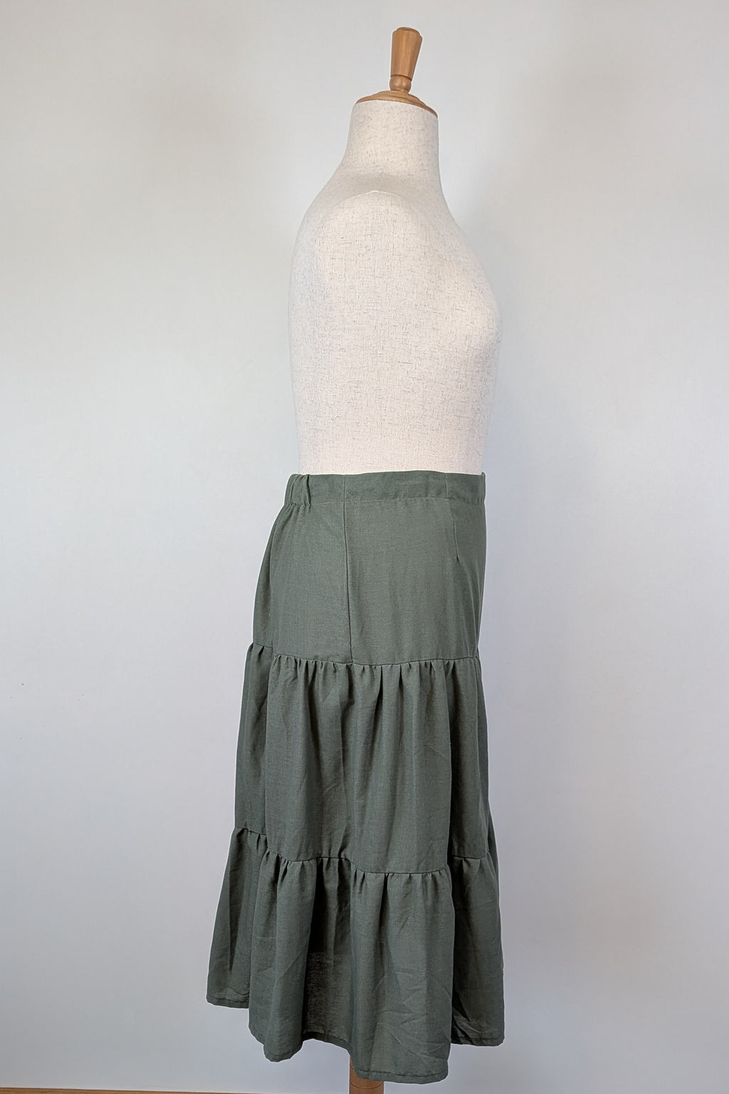 Liz Jordan Designer Collection Tiered Linen Skirt in Dusty Olive Size 18 BNWT RRP $129.99