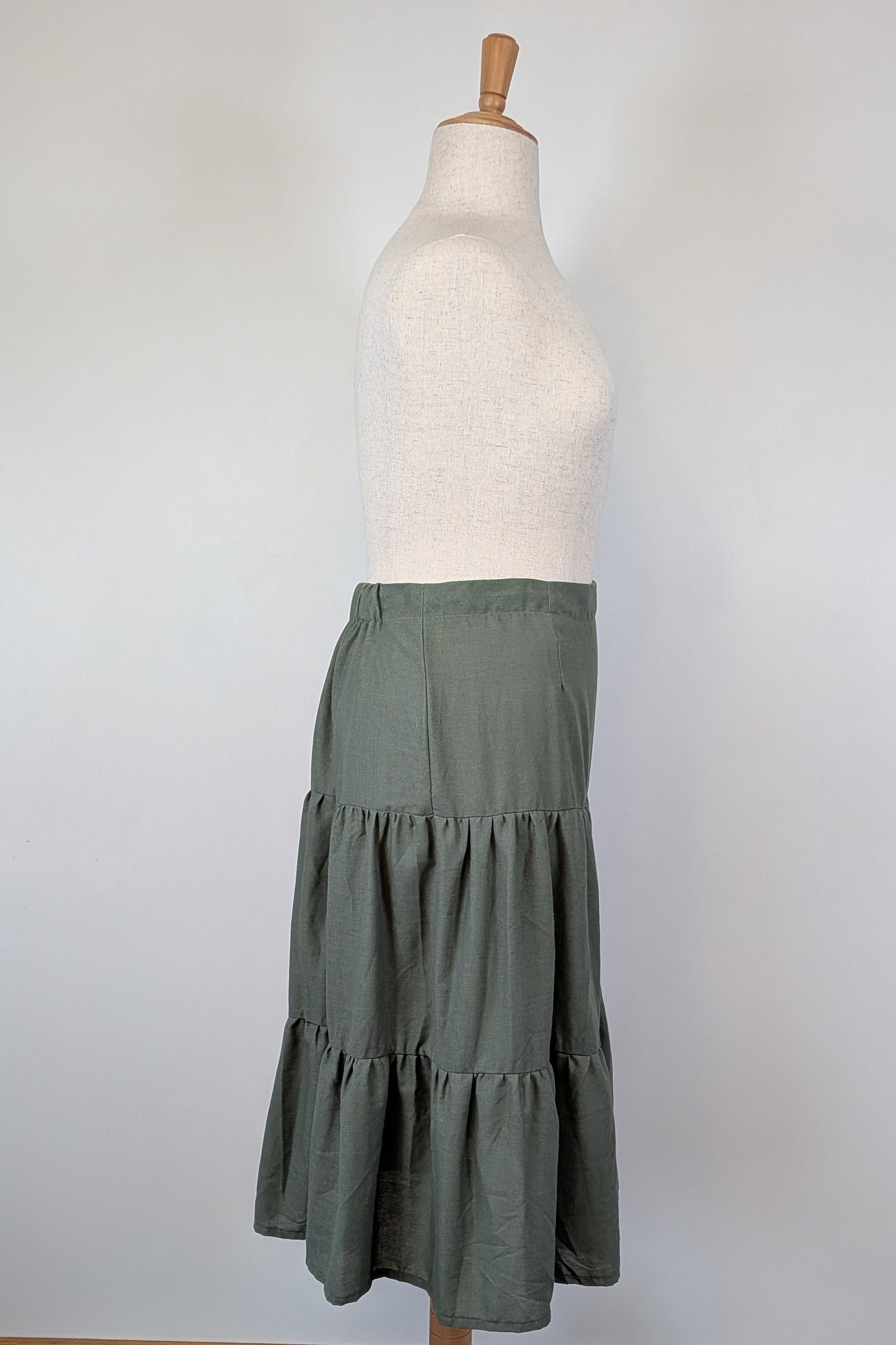Liz Jordan Designer Collection Tiered Linen Skirt in Dusty Olive Size 18 BNWT RRP $129.99