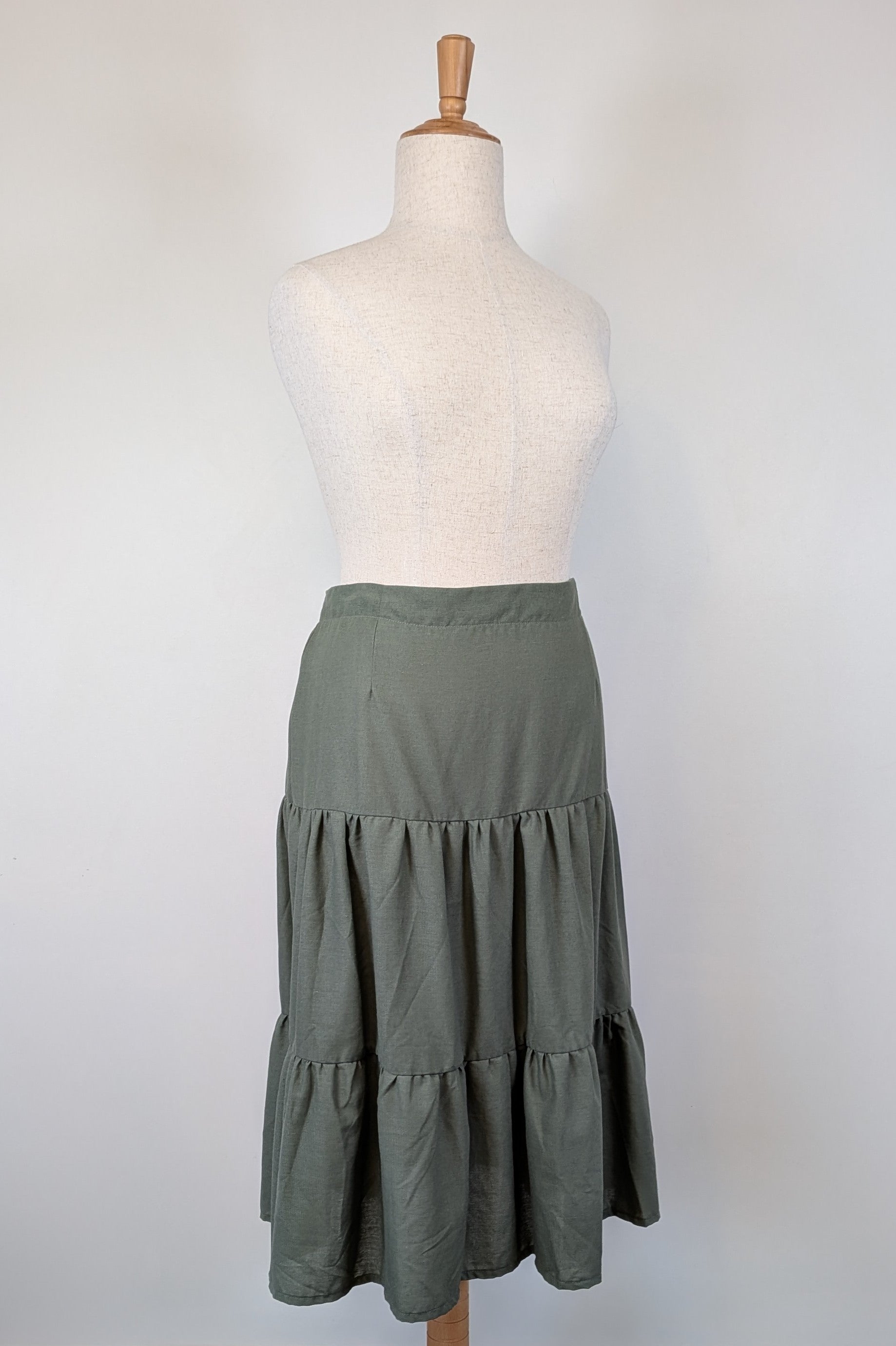 Liz Jordan Designer Collection Tiered Linen Skirt in Dusty Olive Size 18 BNWT RRP $129.99
