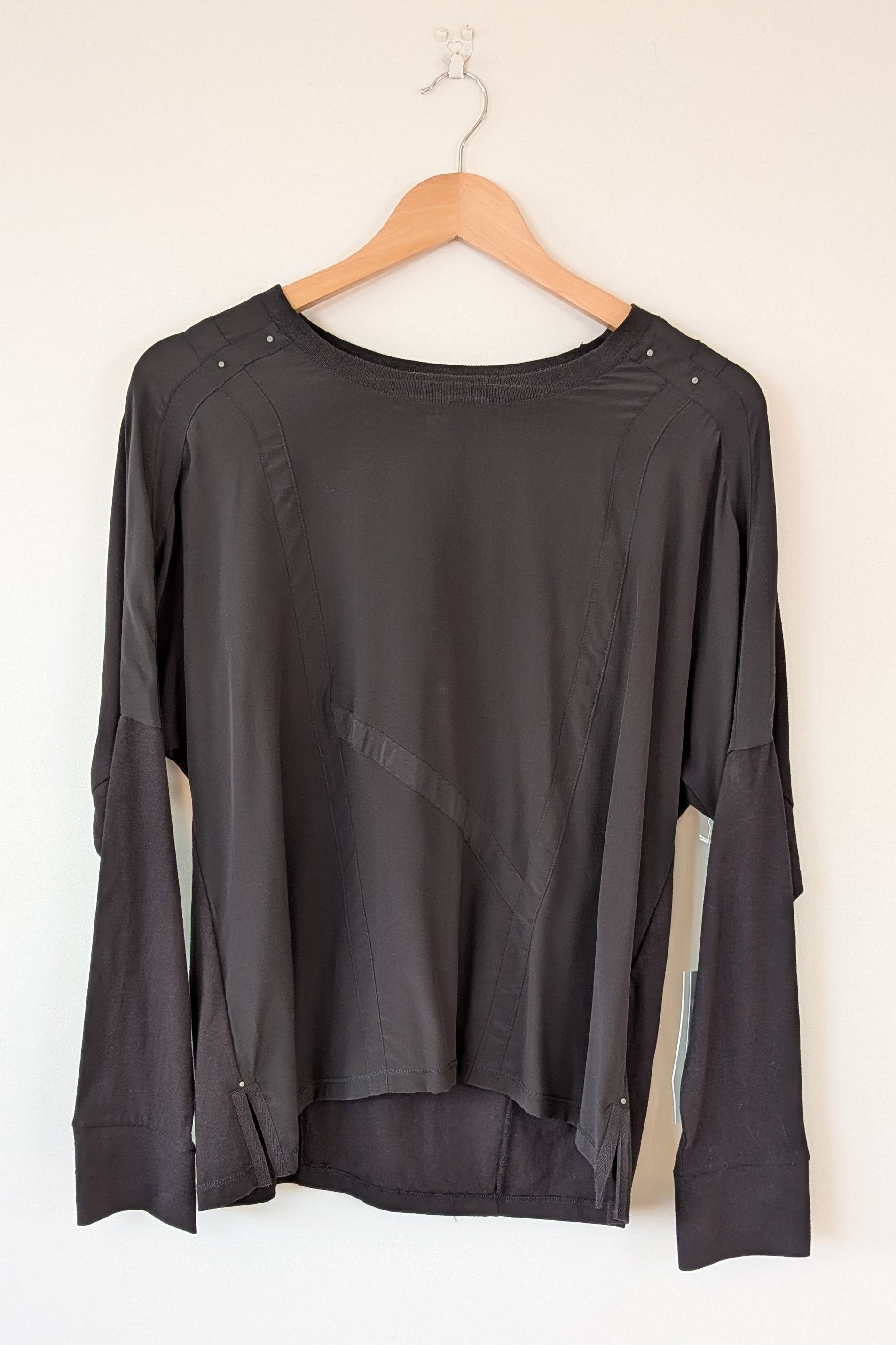 Verge Rapid Top in Black Size S BNWT RRP $200