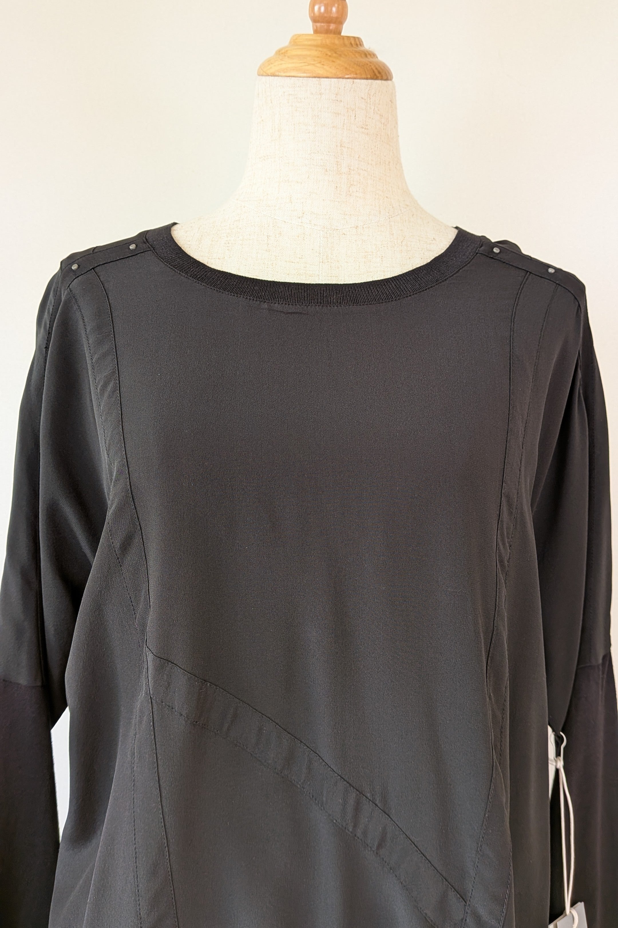 Verge Rapid Top in Black Size S BNWT RRP $200
