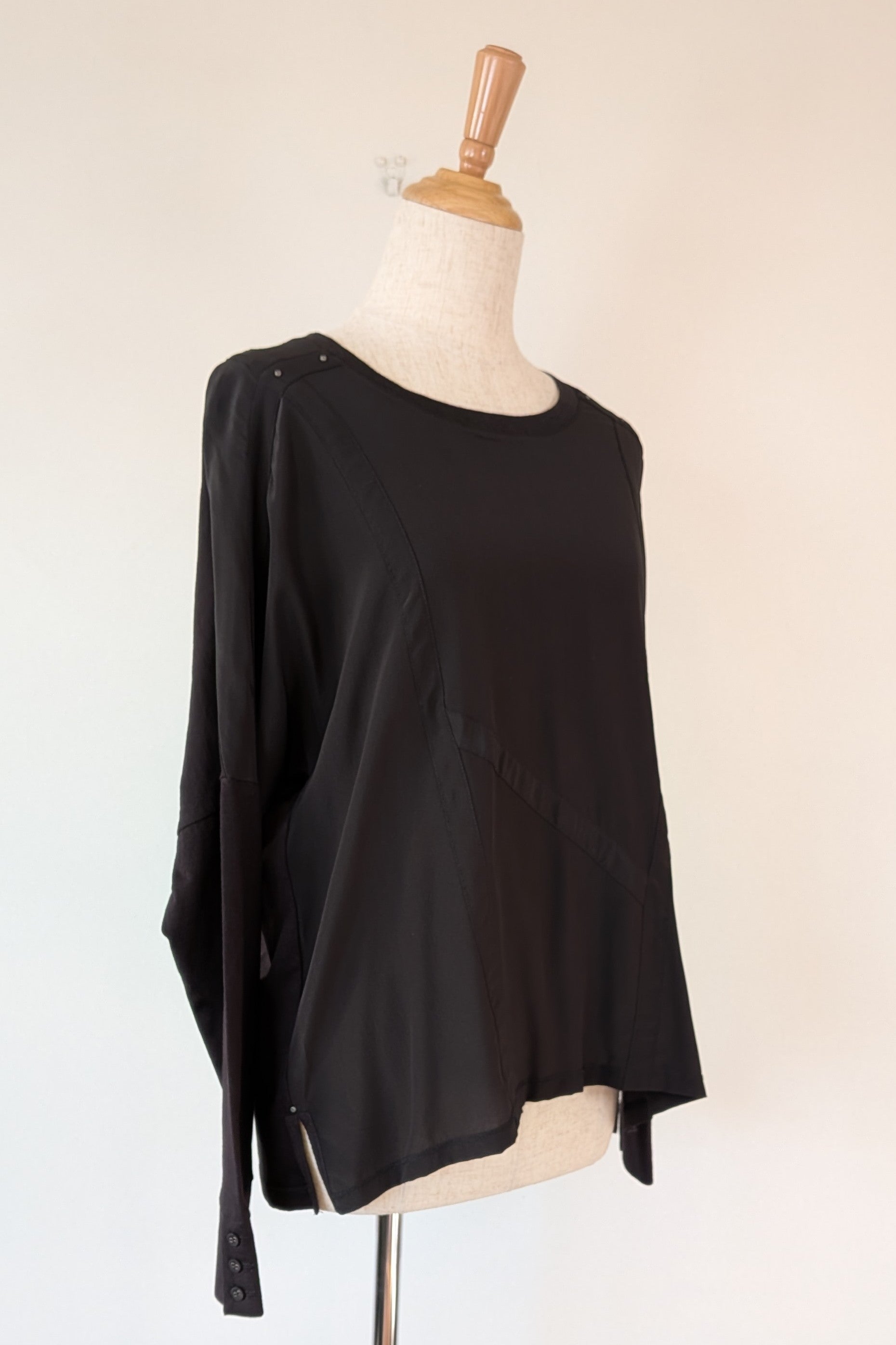 Verge Rapid Top in Black Size S BNWT RRP $200