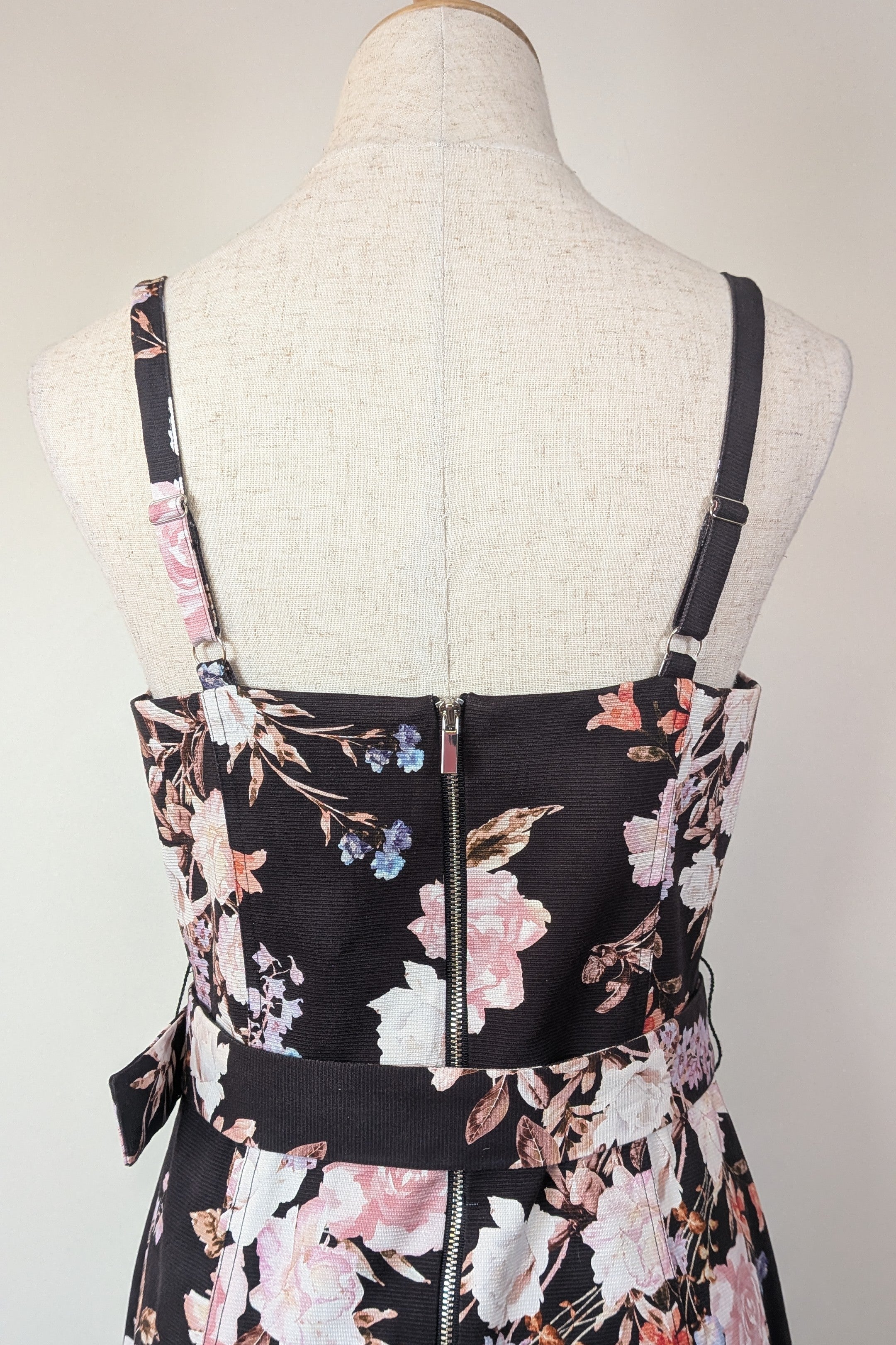 Portmans Black Spring Garden Dress Size 10 BNWT RRP $149.95