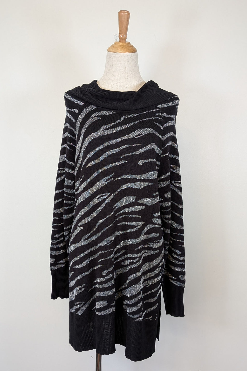 Liz Jordan Designer Collection Roll Neck Zebra Jumper in Black Size L BNWT RRP $139.95