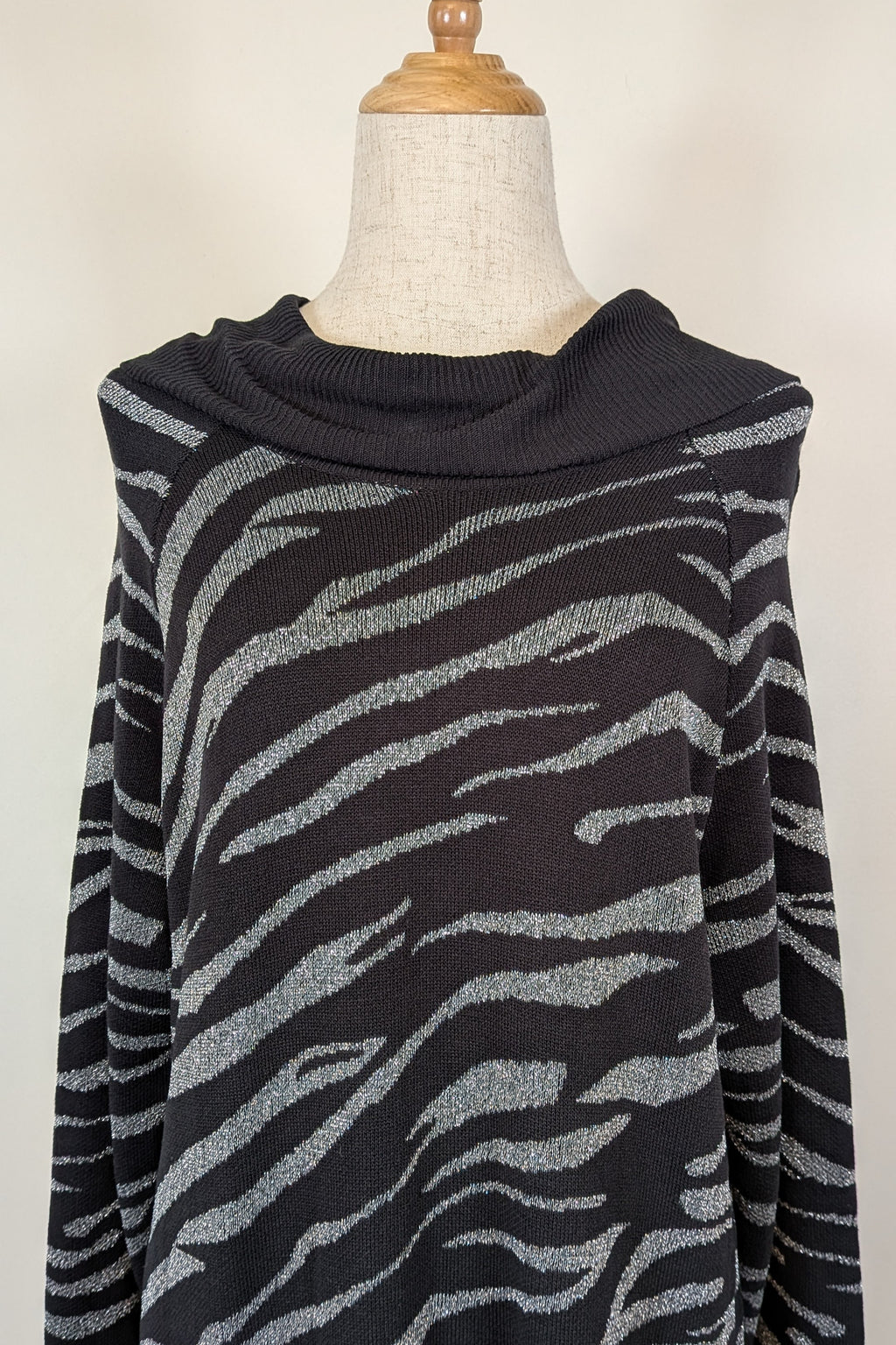 Liz Jordan Designer Collection Roll Neck Zebra Jumper in Black Size L BNWT RRP $139.95