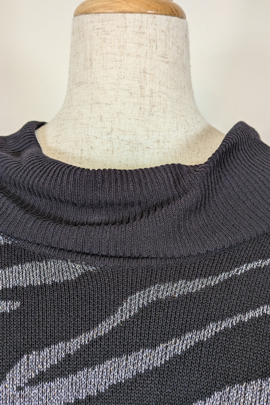 Liz Jordan Designer Collection Roll Neck Zebra Jumper in Black Size L BNWT RRP $139.95