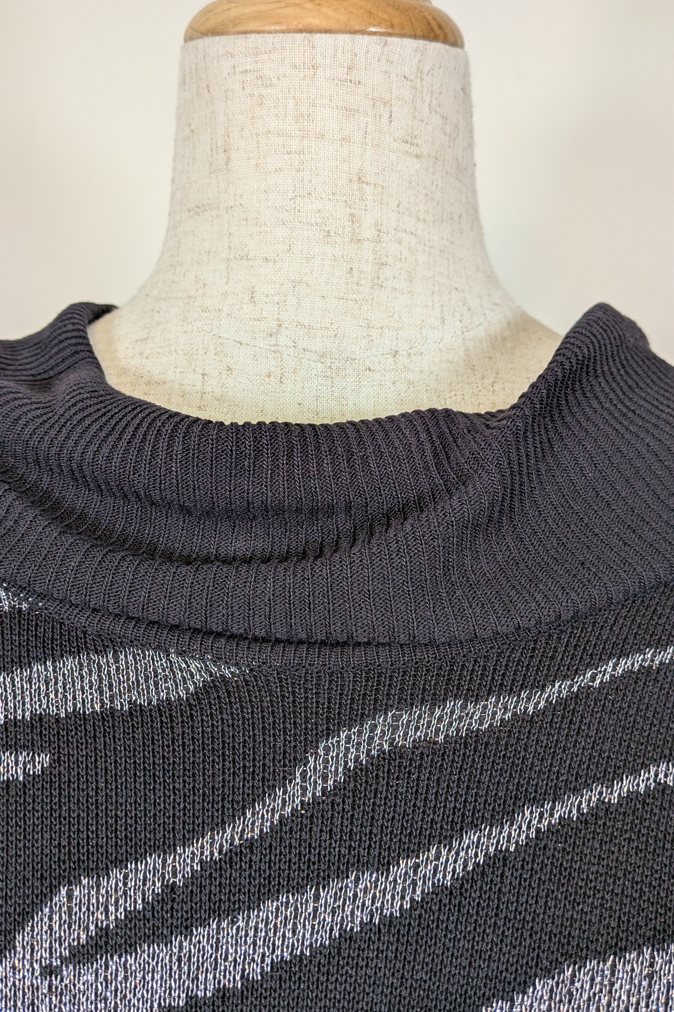Liz Jordan Designer Collection Roll Neck Zebra Jumper in Black Size L BNWT RRP $139.95