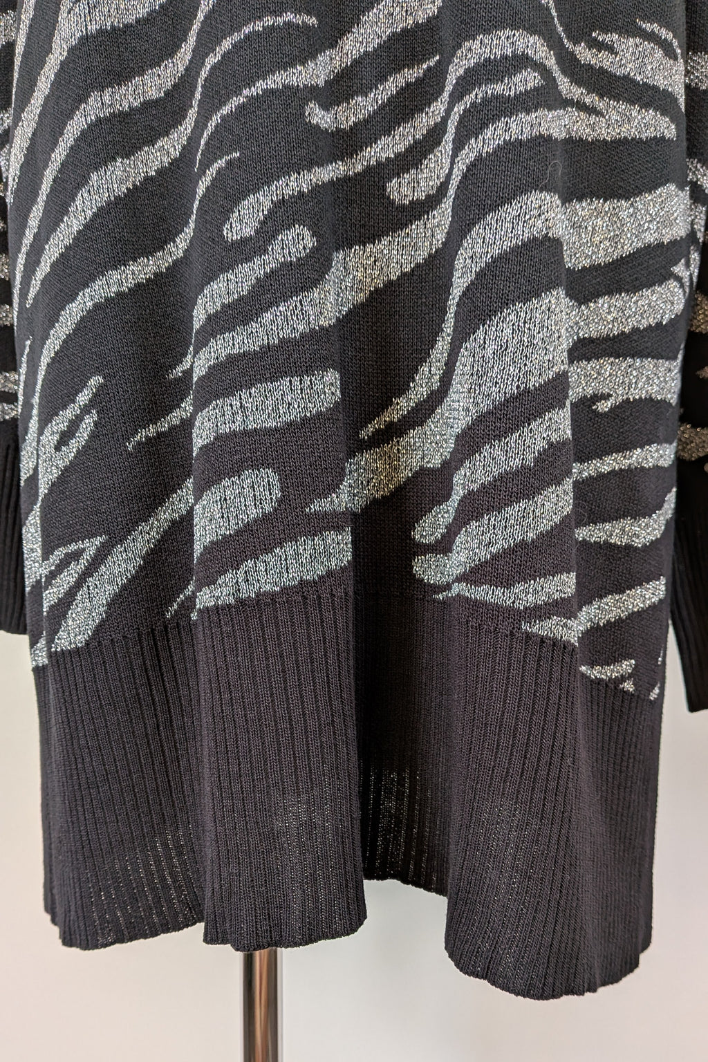 Liz Jordan Designer Collection Roll Neck Zebra Jumper in Black Size L BNWT RRP $139.95