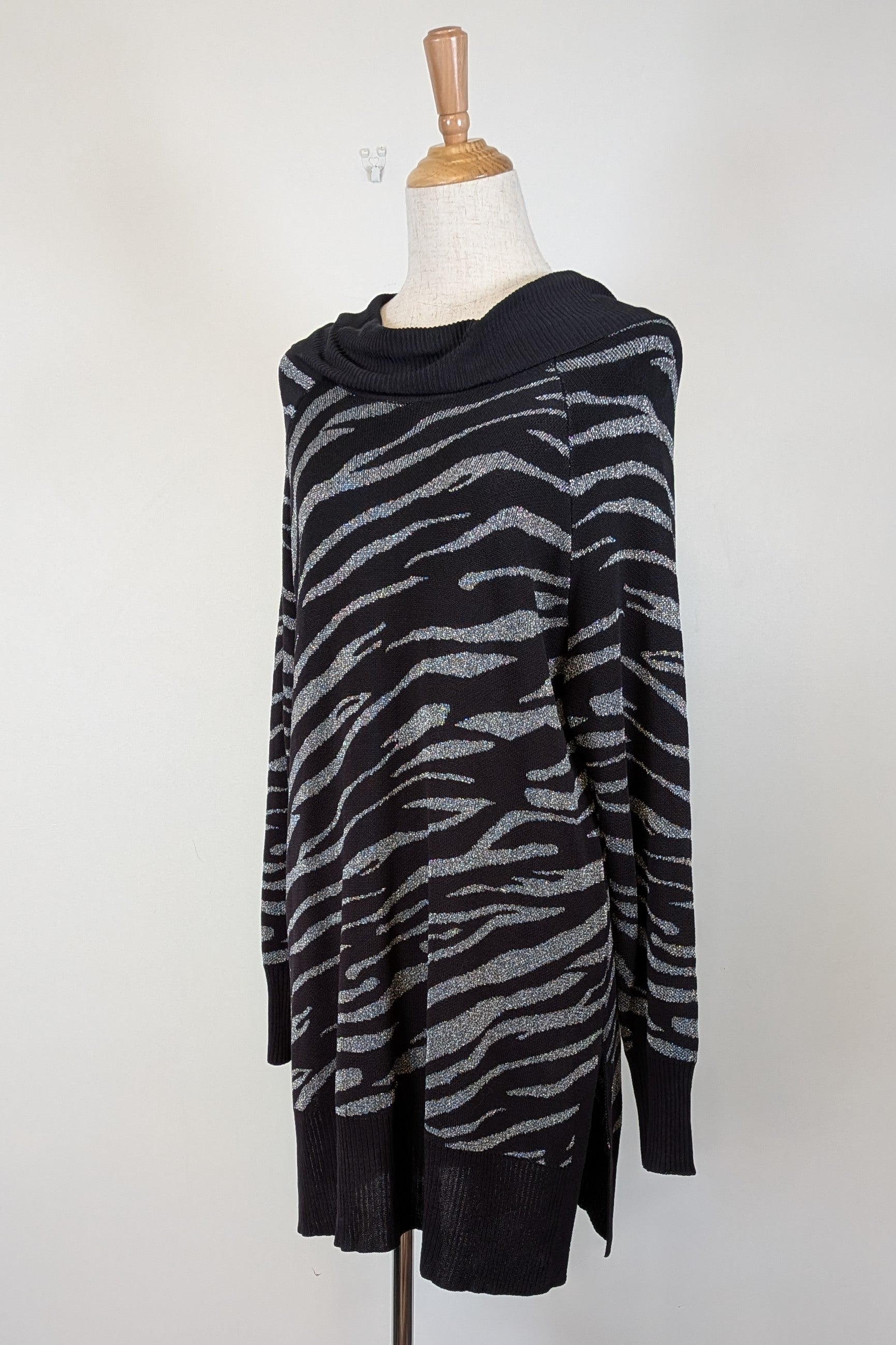 Liz Jordan Designer Collection Roll Neck Zebra Jumper in Black Size L BNWT RRP $139.95