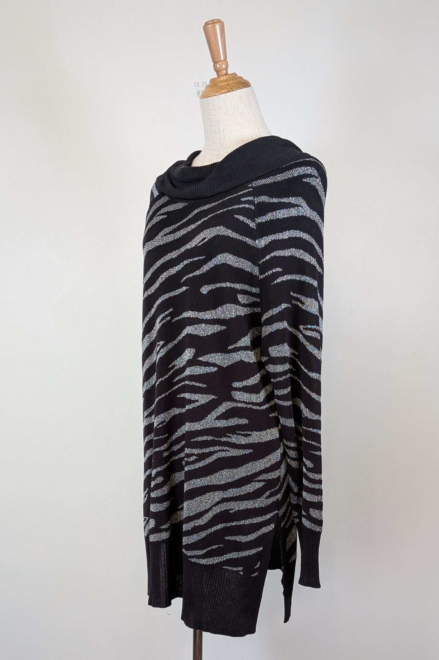 Liz Jordan Designer Collection Roll Neck Zebra Jumper in Black Size L BNWT RRP $139.95
