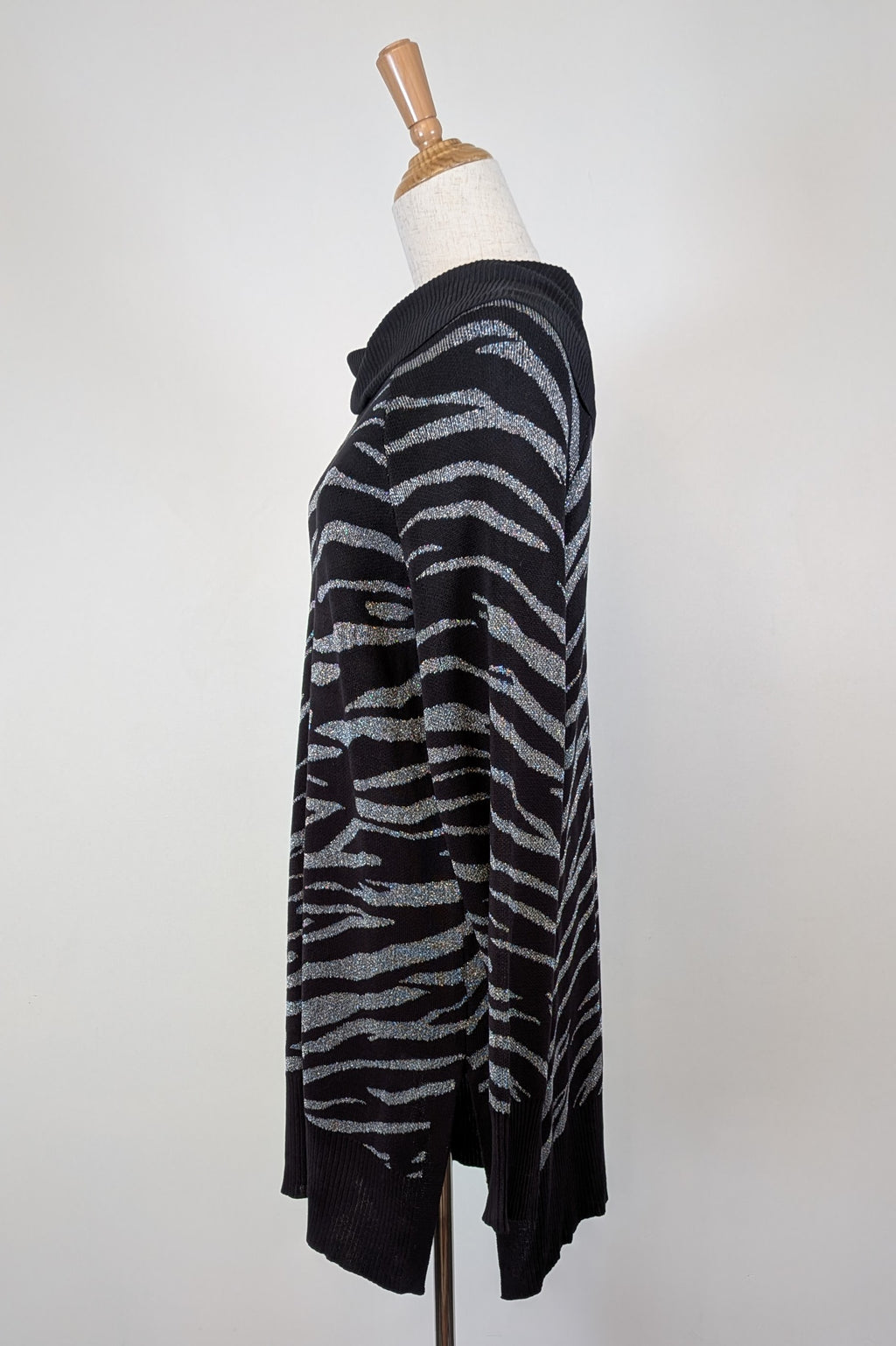 Liz Jordan Designer Collection Roll Neck Zebra Jumper in Black Size L BNWT RRP $139.95