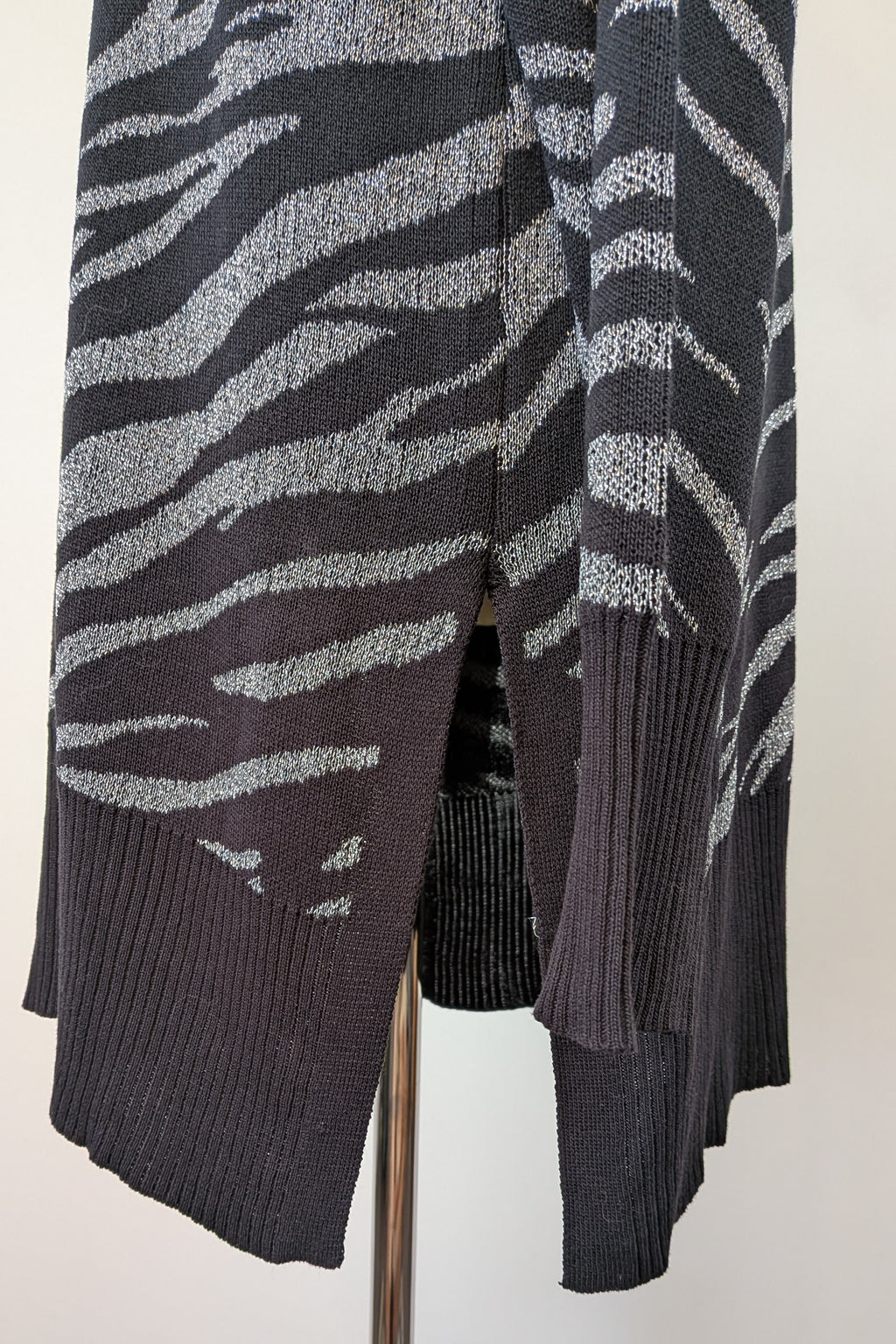 Liz Jordan Designer Collection Roll Neck Zebra Jumper in Black Size L BNWT RRP $139.95