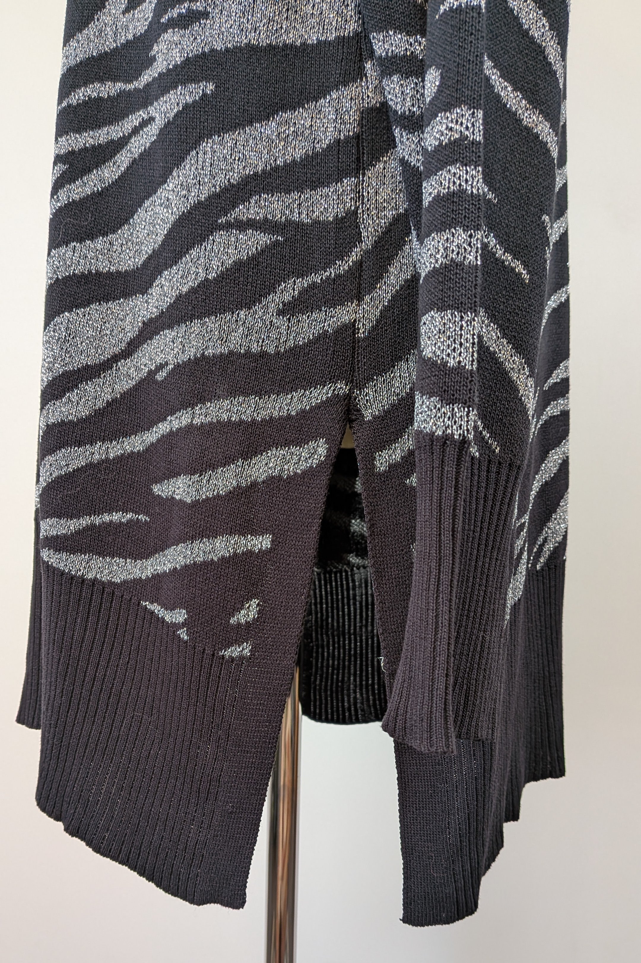 Liz Jordan Designer Collection Roll Neck Zebra Jumper in Black Size L BNWT RRP $139.95