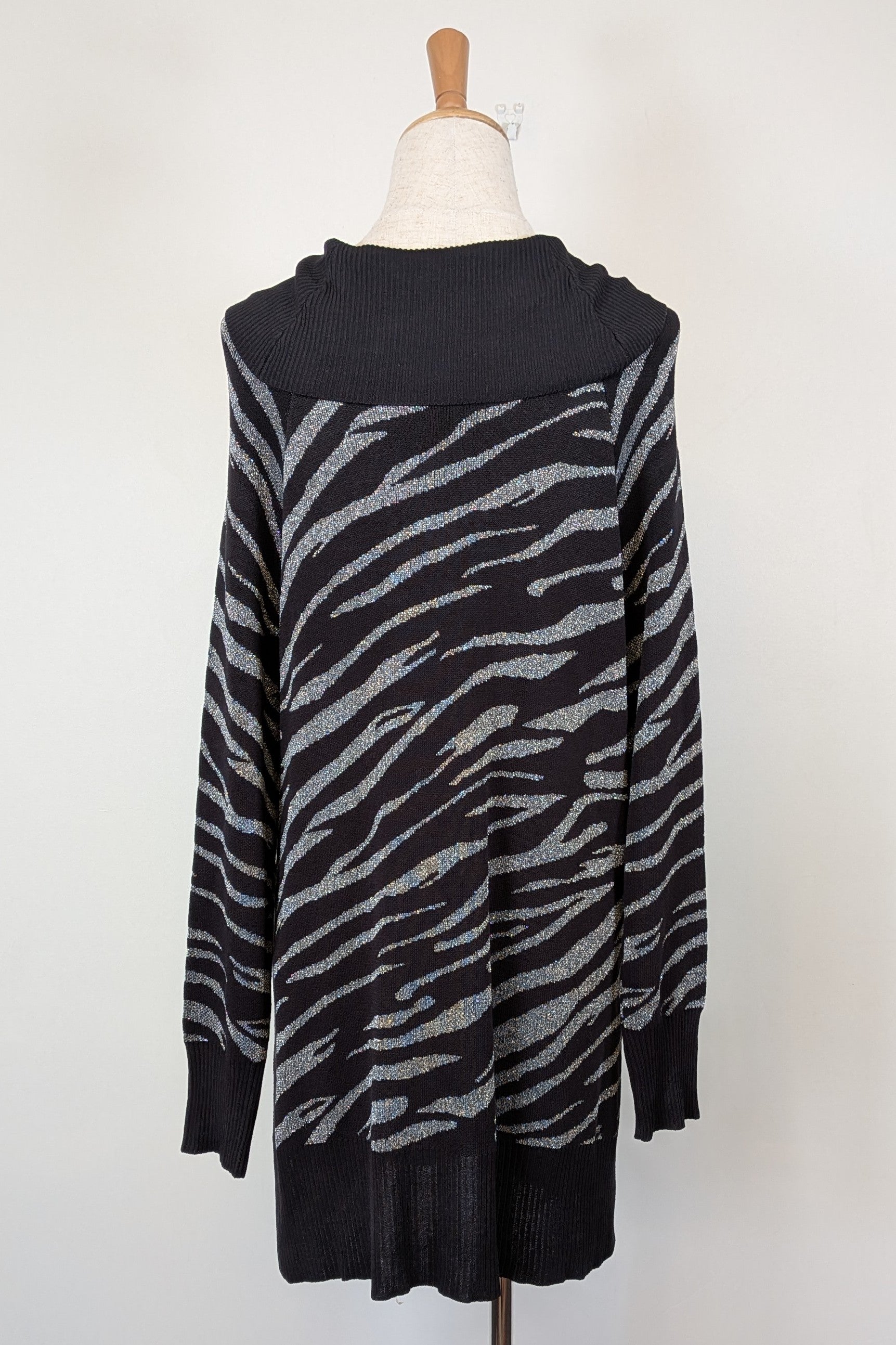 Liz Jordan Designer Collection Roll Neck Zebra Jumper in Black Size L BNWT RRP $139.95
