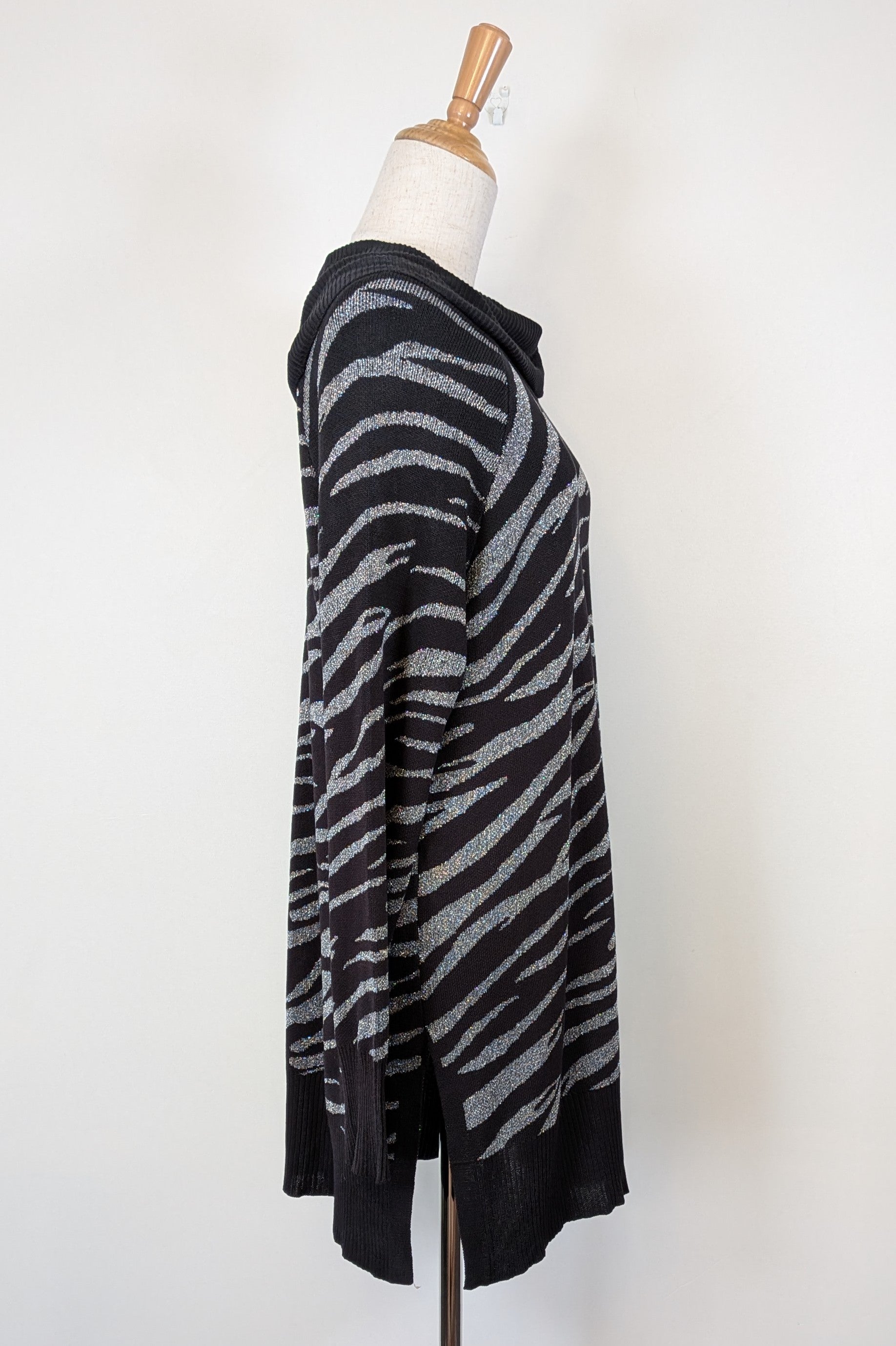 Liz Jordan Designer Collection Roll Neck Zebra Jumper in Black Size L BNWT RRP $139.95