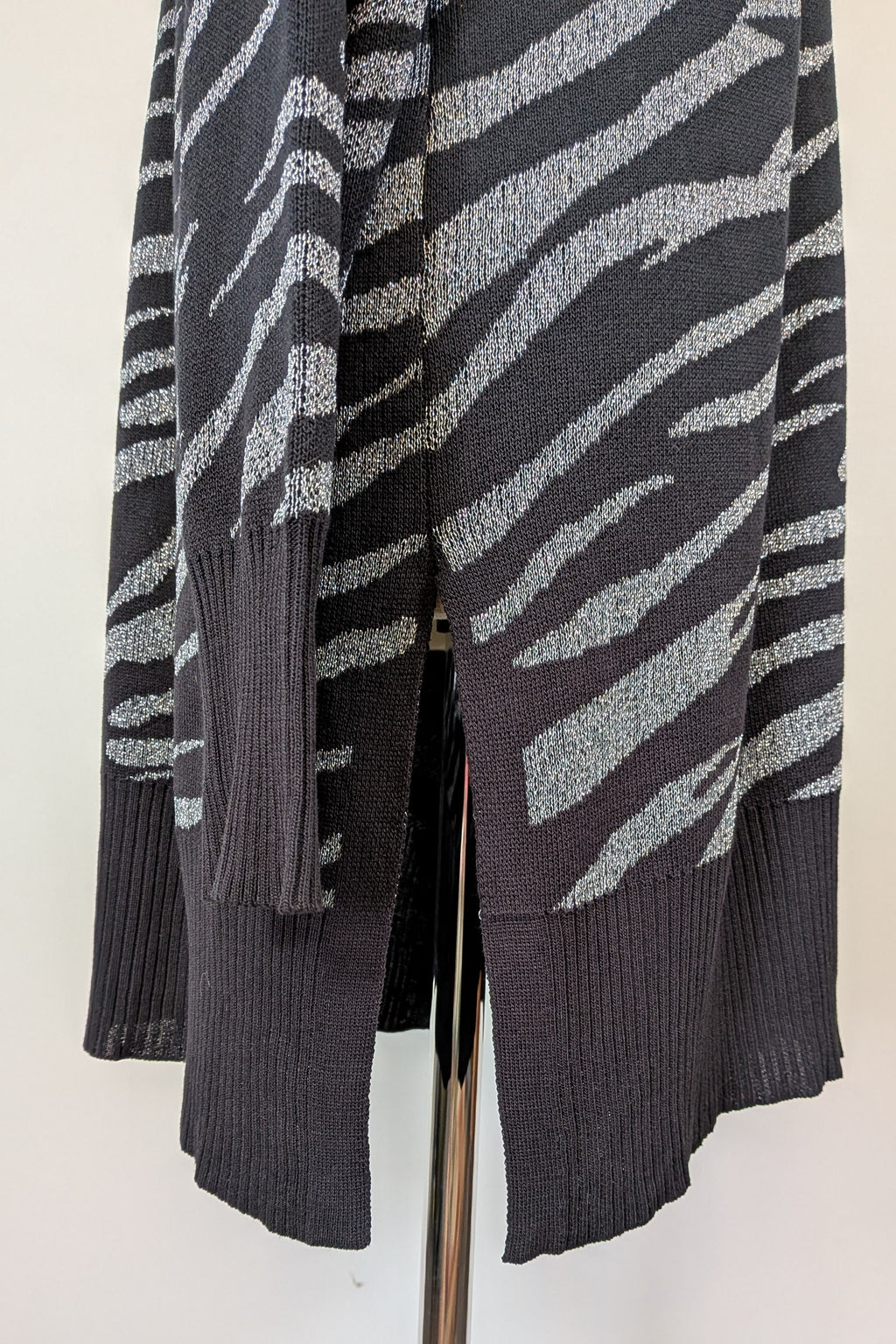 Liz Jordan Designer Collection Roll Neck Zebra Jumper in Black Size L BNWT RRP $139.95