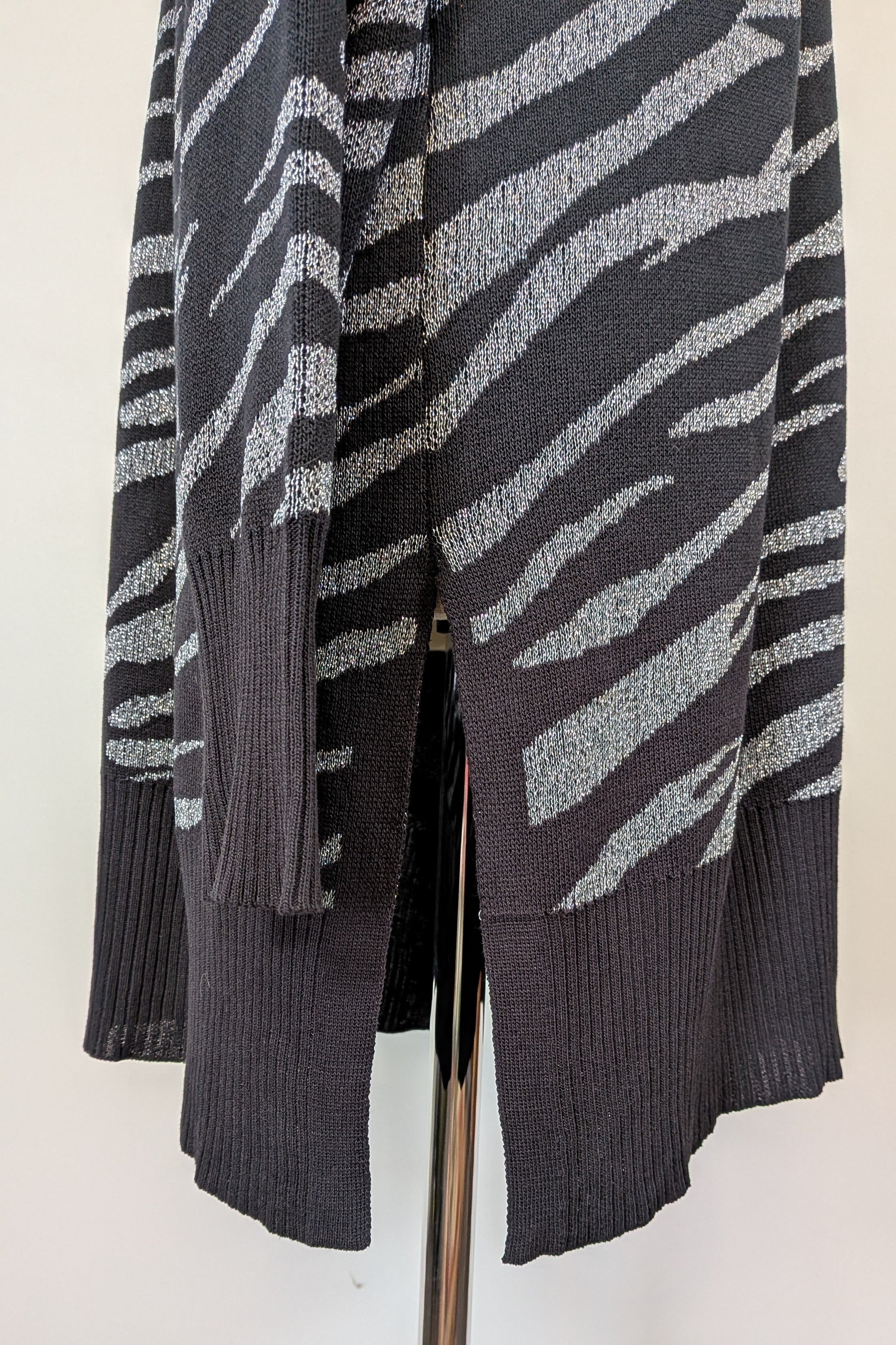 Liz Jordan Designer Collection Roll Neck Zebra Jumper in Black Size L BNWT RRP $139.95